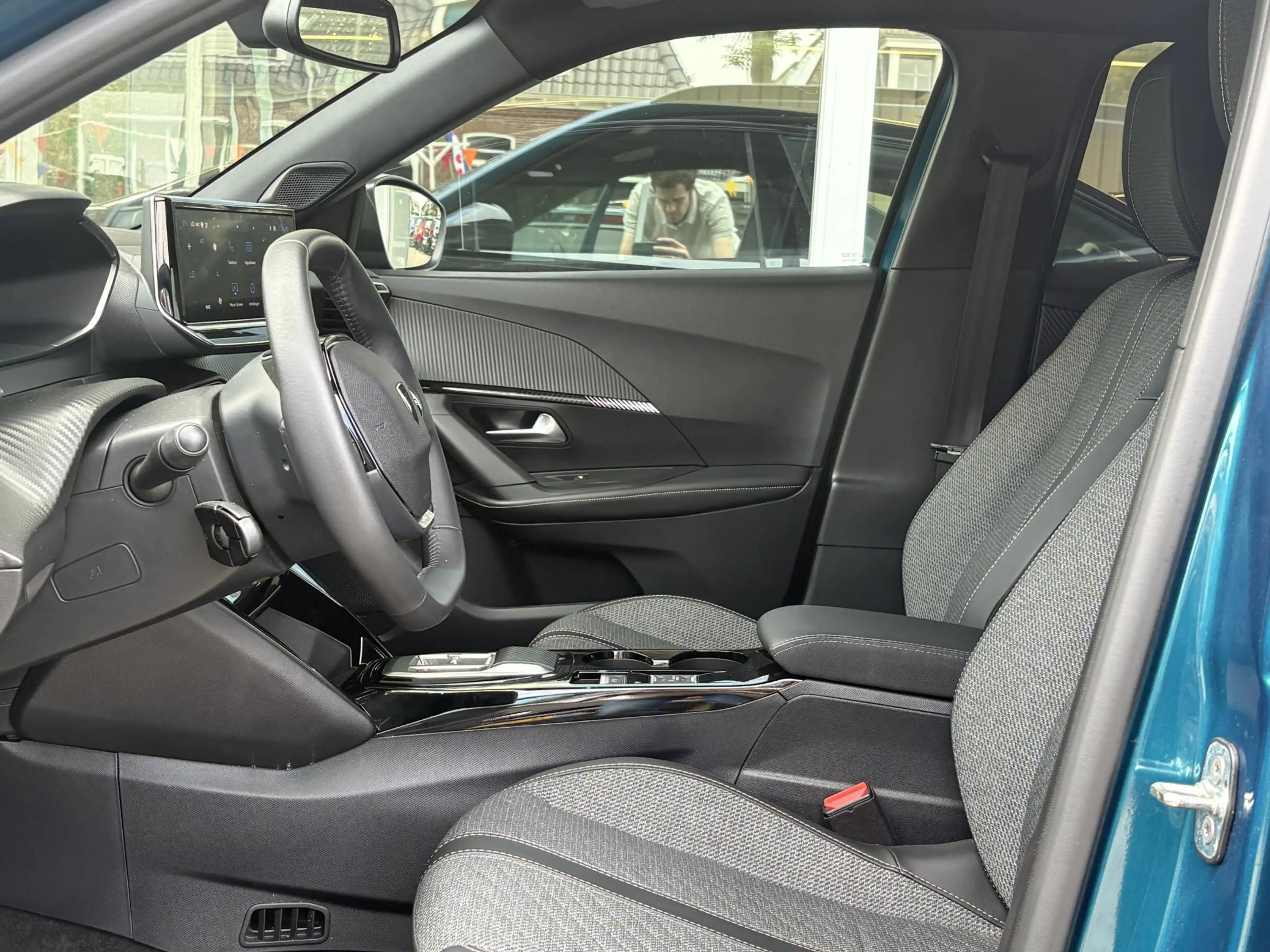 Peugeot e-2008 EV Allure 54 kWh | tot 406km WLTP range | Parkeers — photo 14