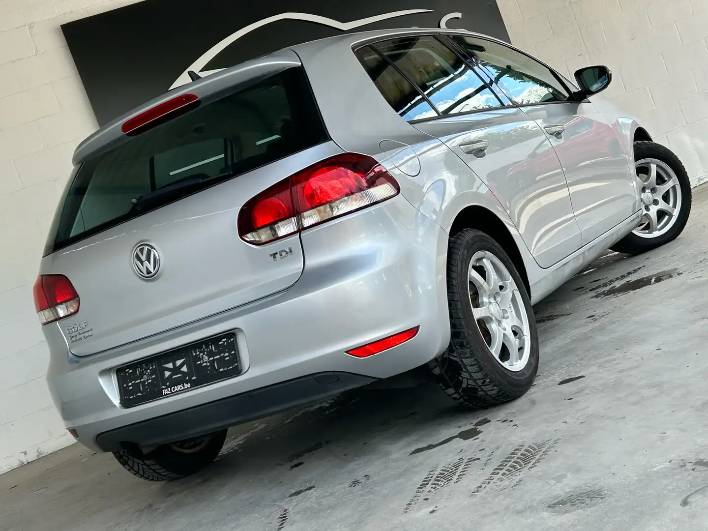 Volkswagen Golf 1.6 CR TDi DSG * GPS + JANTES + CLIM + ALCANTARA* Grijs - 2
