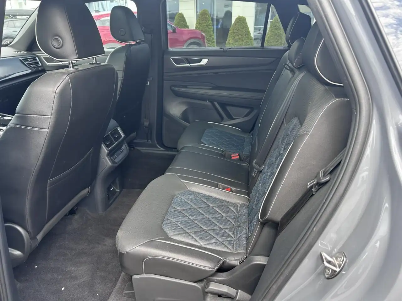 Volkswagen Atlas photo Volkswagen Atlas