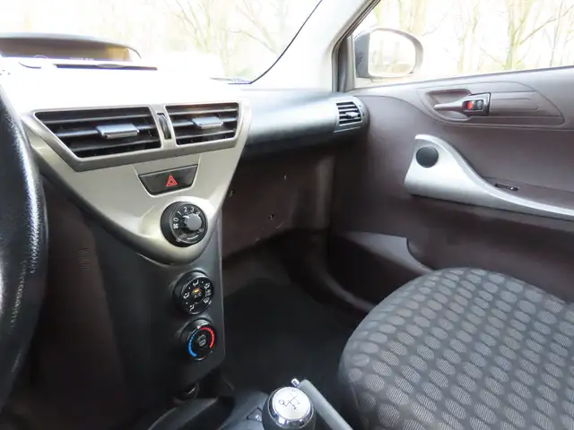 Toyota IQ view 14