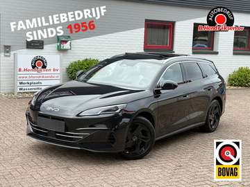 Touring 1.5 DM-i 212PK PHEV Comfort/ Panoramadak/