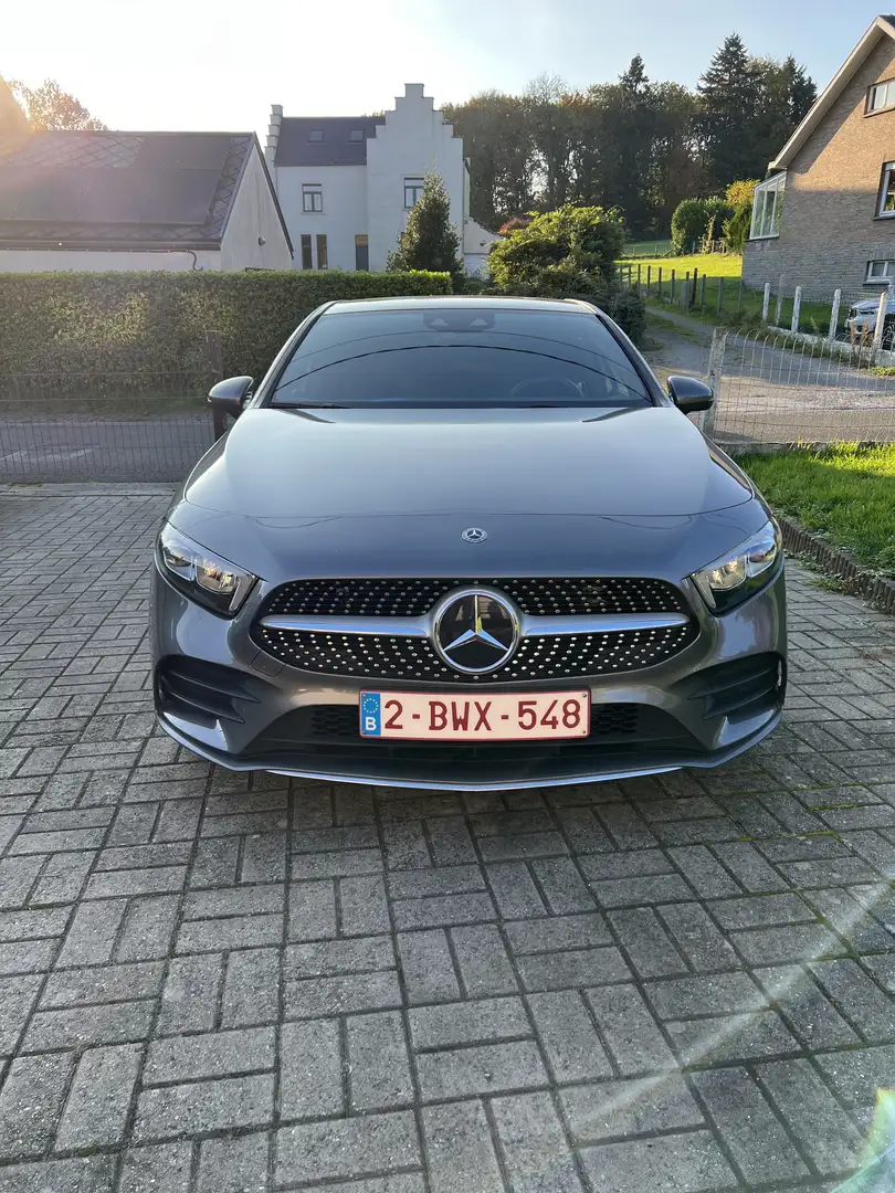 Mercedes-Benz A 180 Pack AMG int/ext Pack night int Toit ouvrant pano Grijs - 1