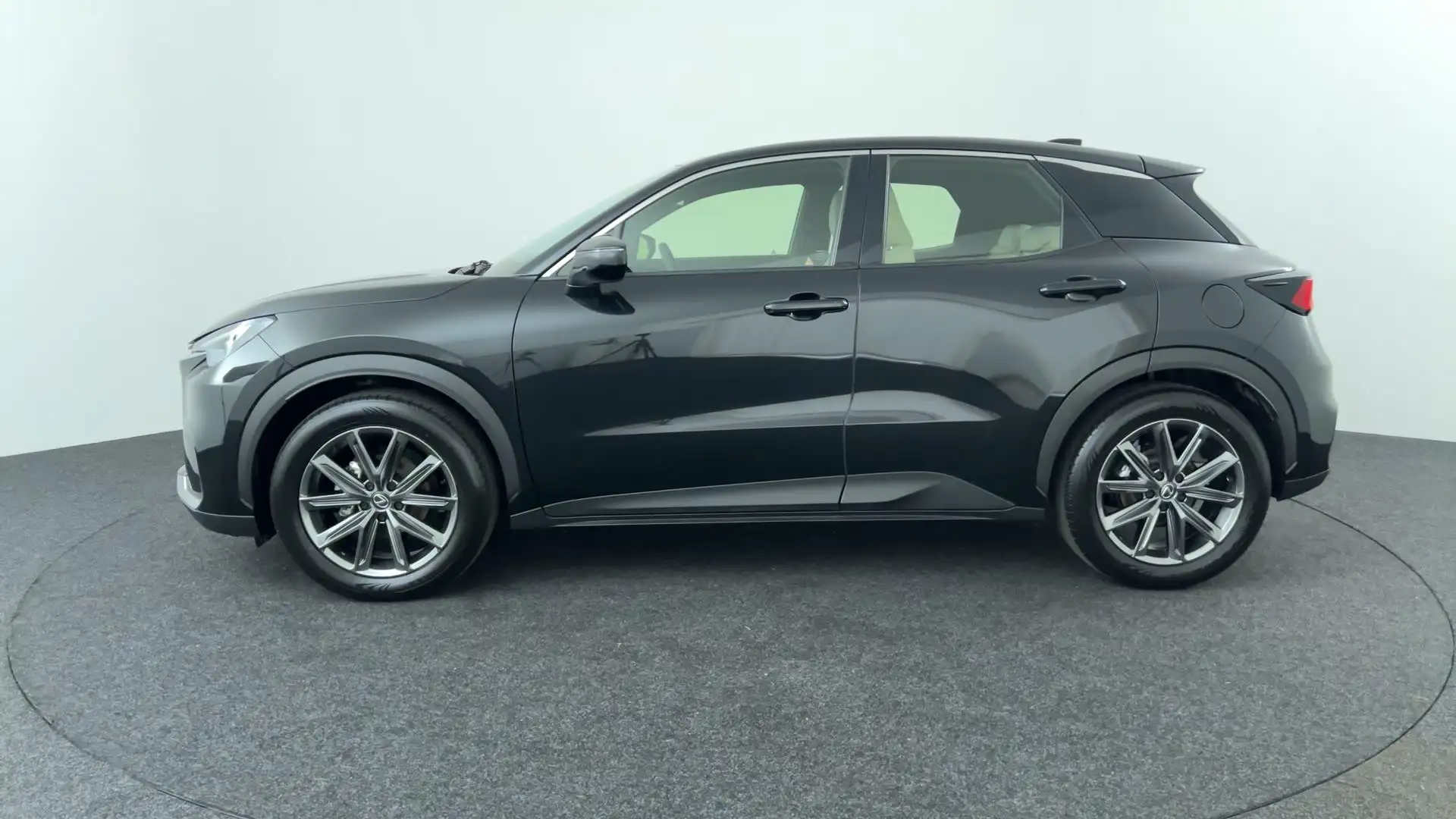 Lexus LBX Elegant 2WD Tech pack! Schwarz - 2