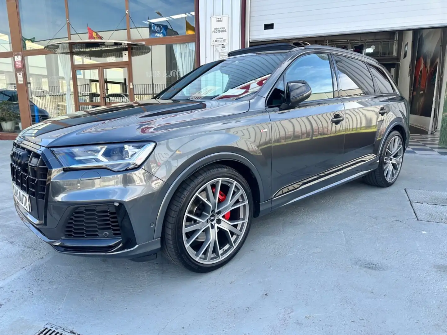 Audi Q7 50 TDI Black line plus quattro Grijs - 2