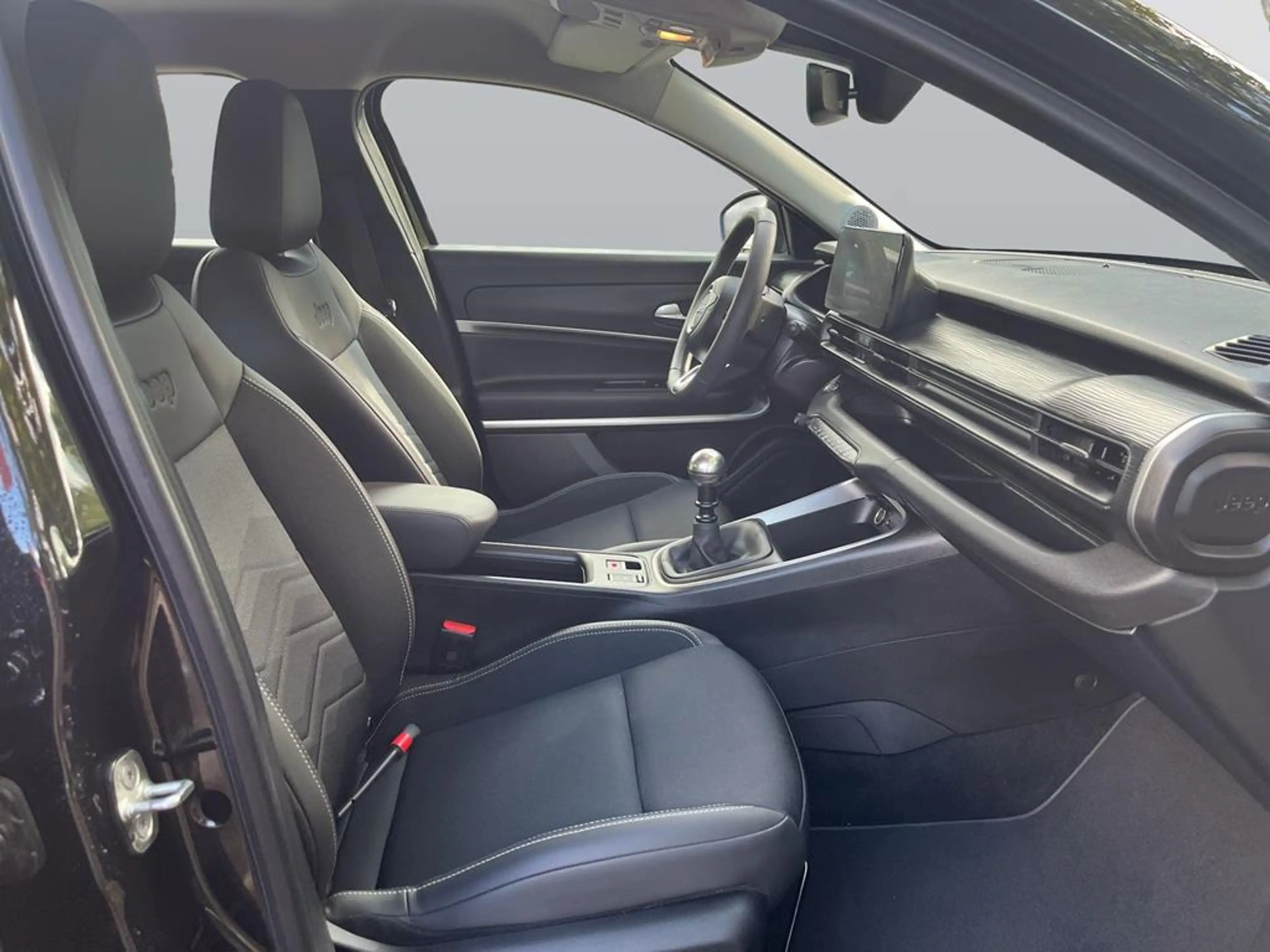 Jeep Avenger Altitude — photo 11
