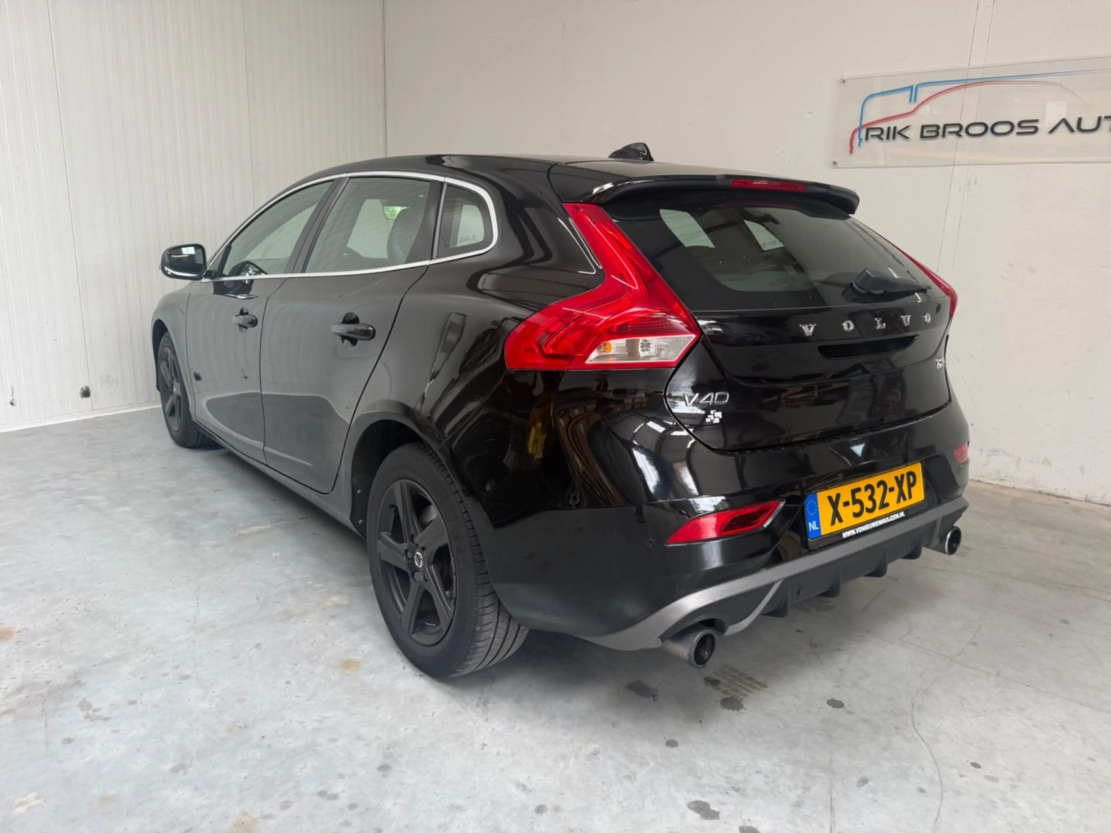 Volvo V40 1.5 T2 Inscription — photo 3