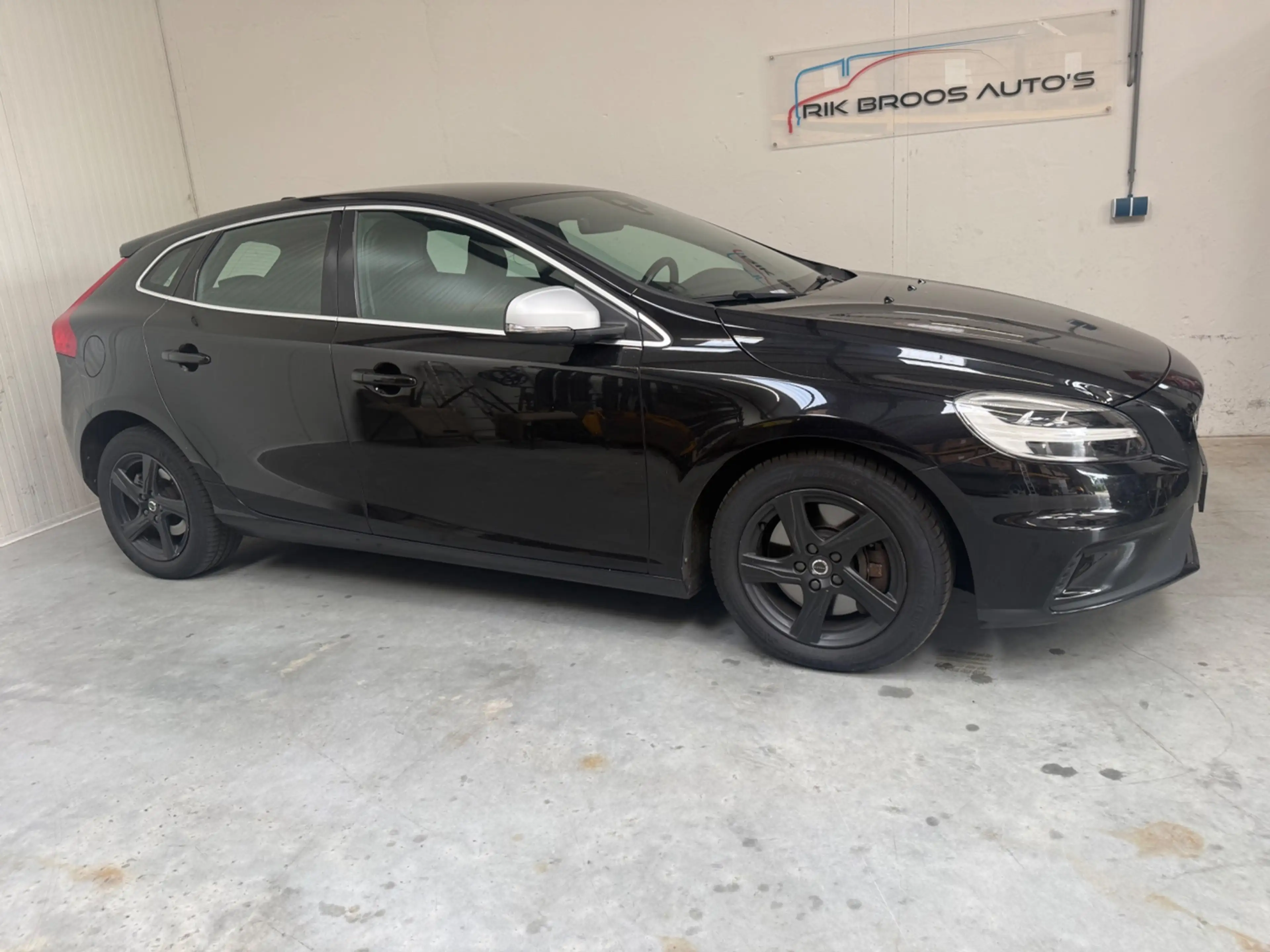 Volvo V40 1.5 T2 Inscription — photo 2