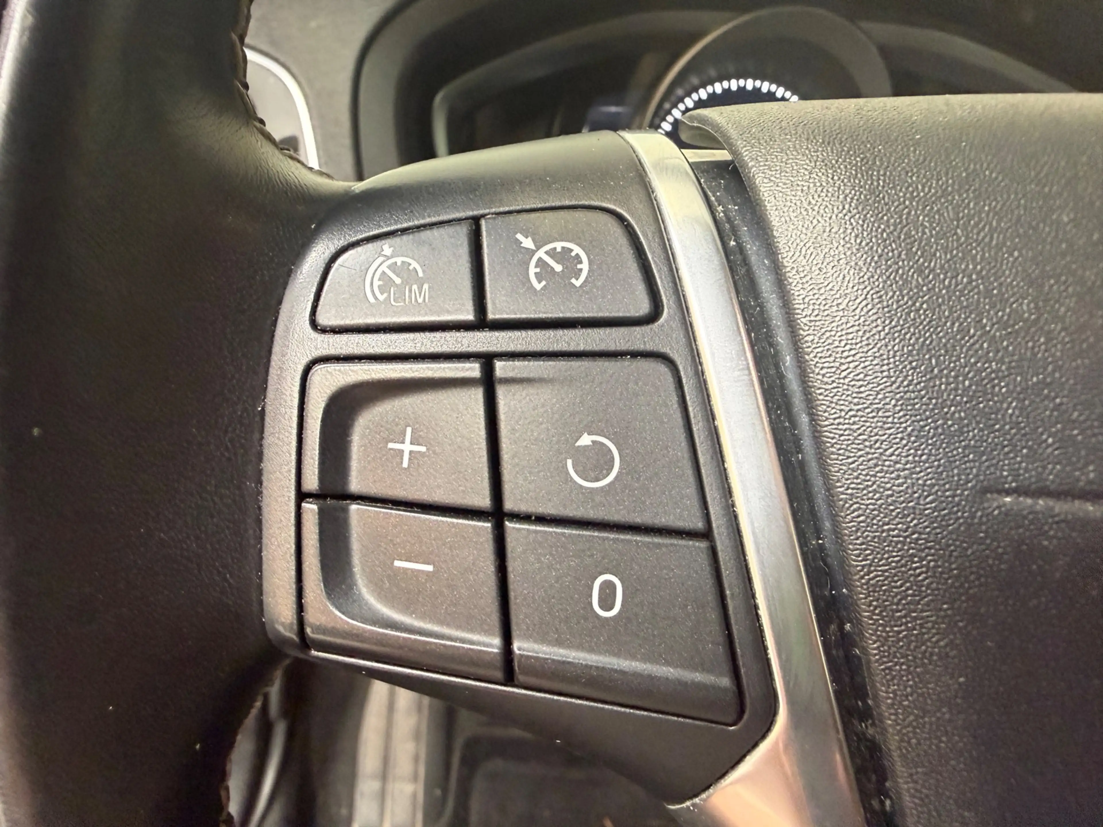 Volvo V40 1.5 T2 Inscription — photo 12