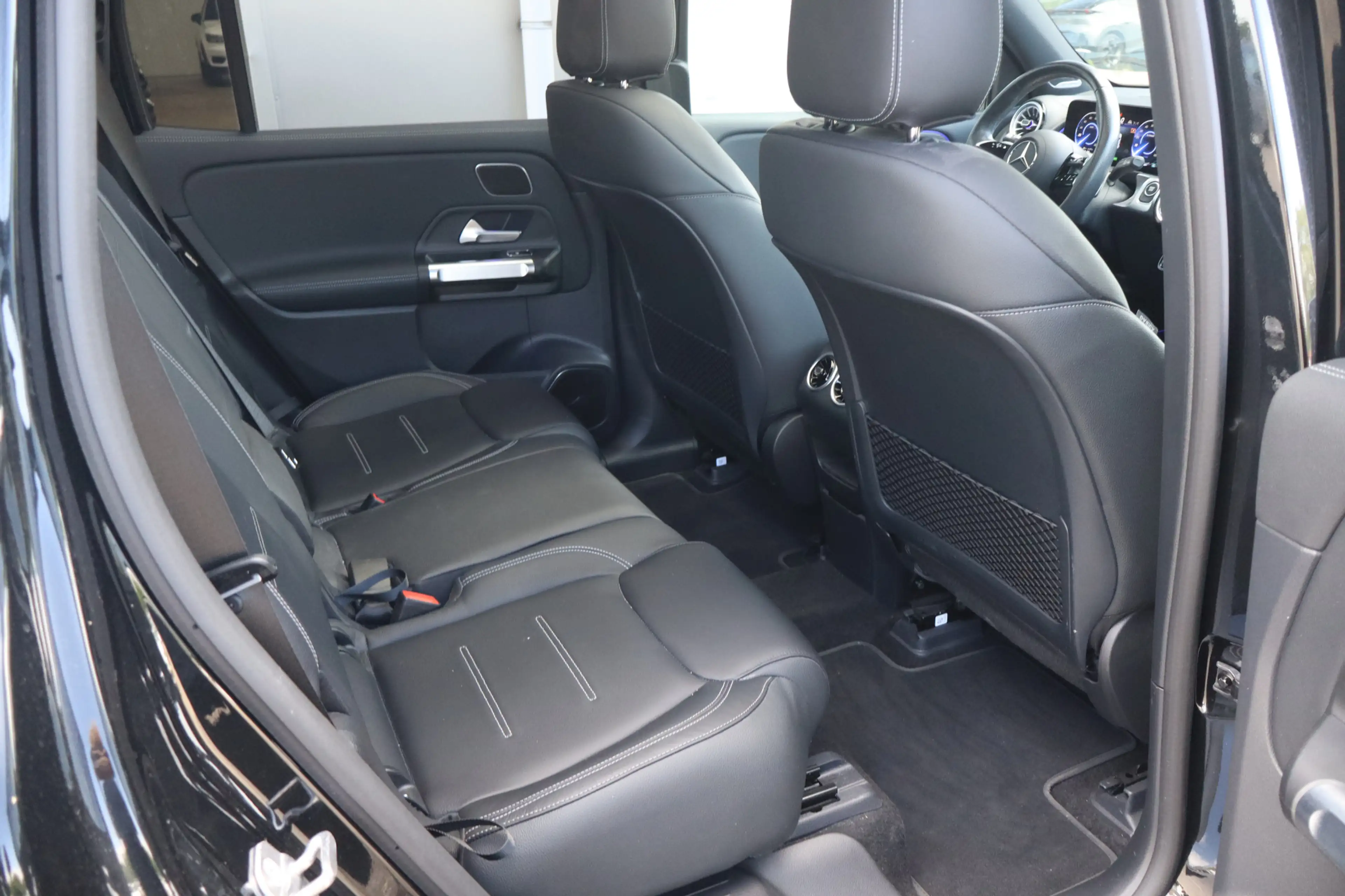 Mercedes-Benz EQB 350 4MATIC AMG Line 67 kWh - NL- Auto!!! AMG Premium I — photo 40