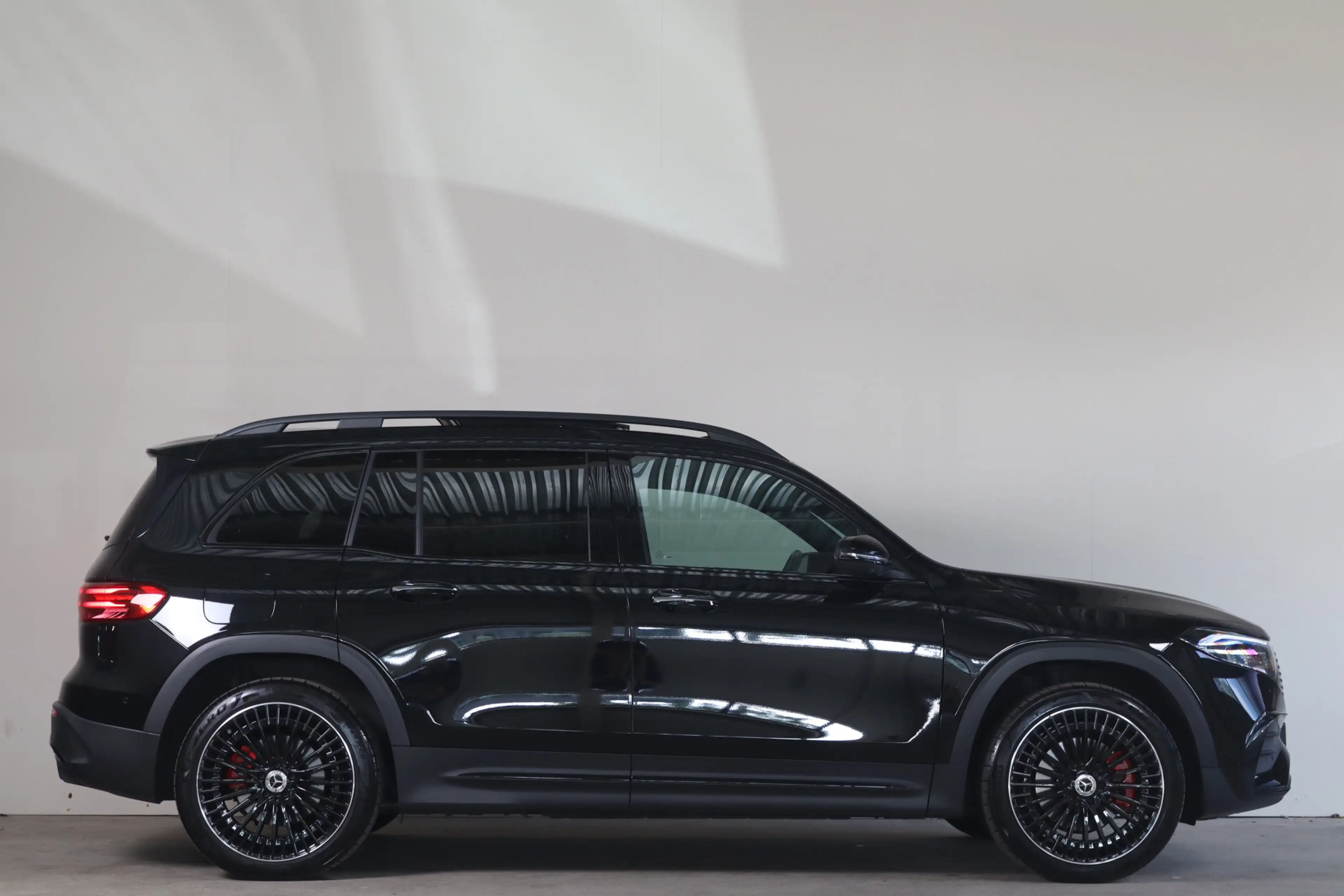 Mercedes-Benz EQB 350 4MATIC AMG Line 67 kWh - NL- Auto!!! AMG Premium I — photo 13