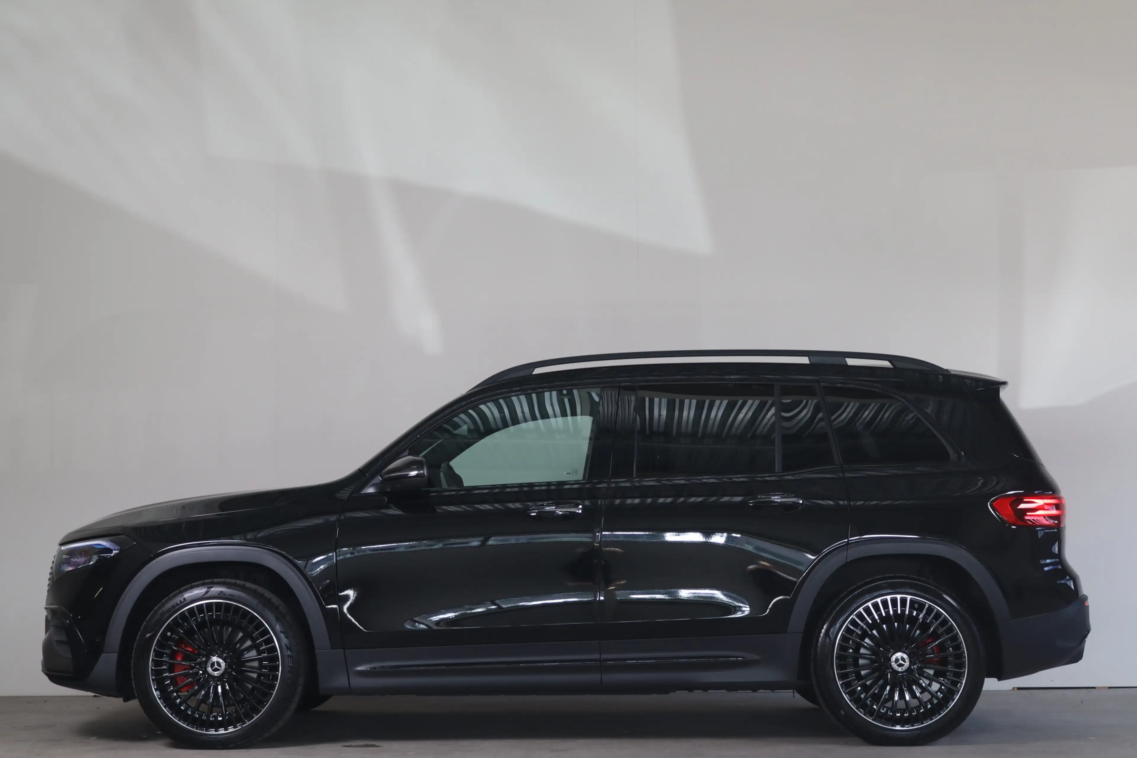 Mercedes-Benz EQB 350 4MATIC AMG Line 67 kWh - NL- Auto!!! AMG Premium I — photo 14