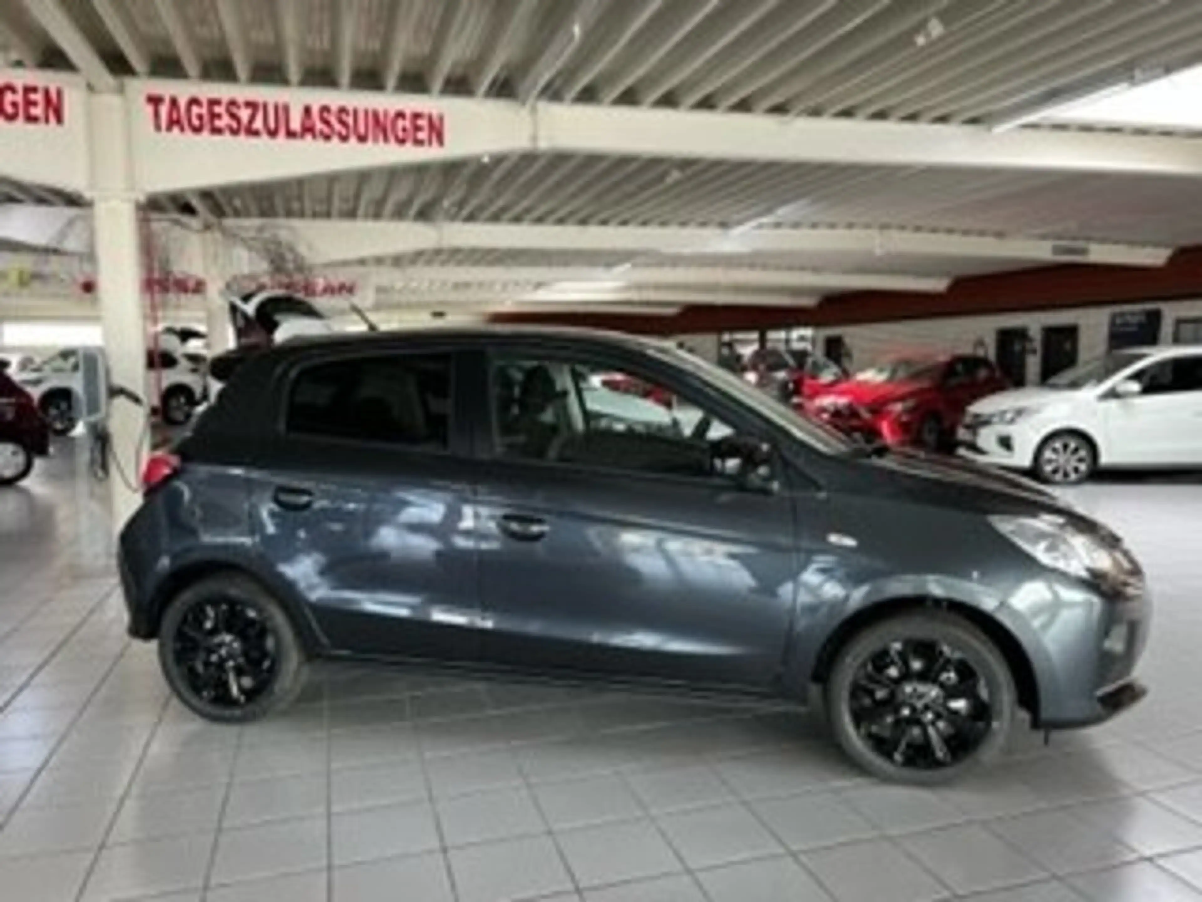 Mitsubishi Space Star Select+ Black1.2 Automatik — photo 3