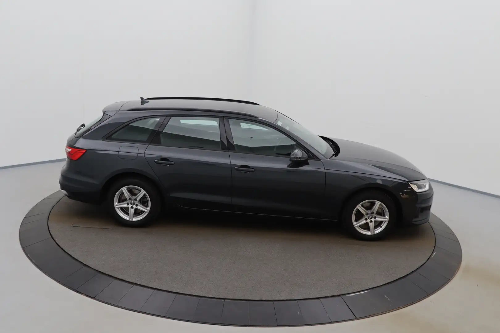 Audi A4 Avant 30 TDi Business Edition S-tronic LED GPS PDC Grijs - 2