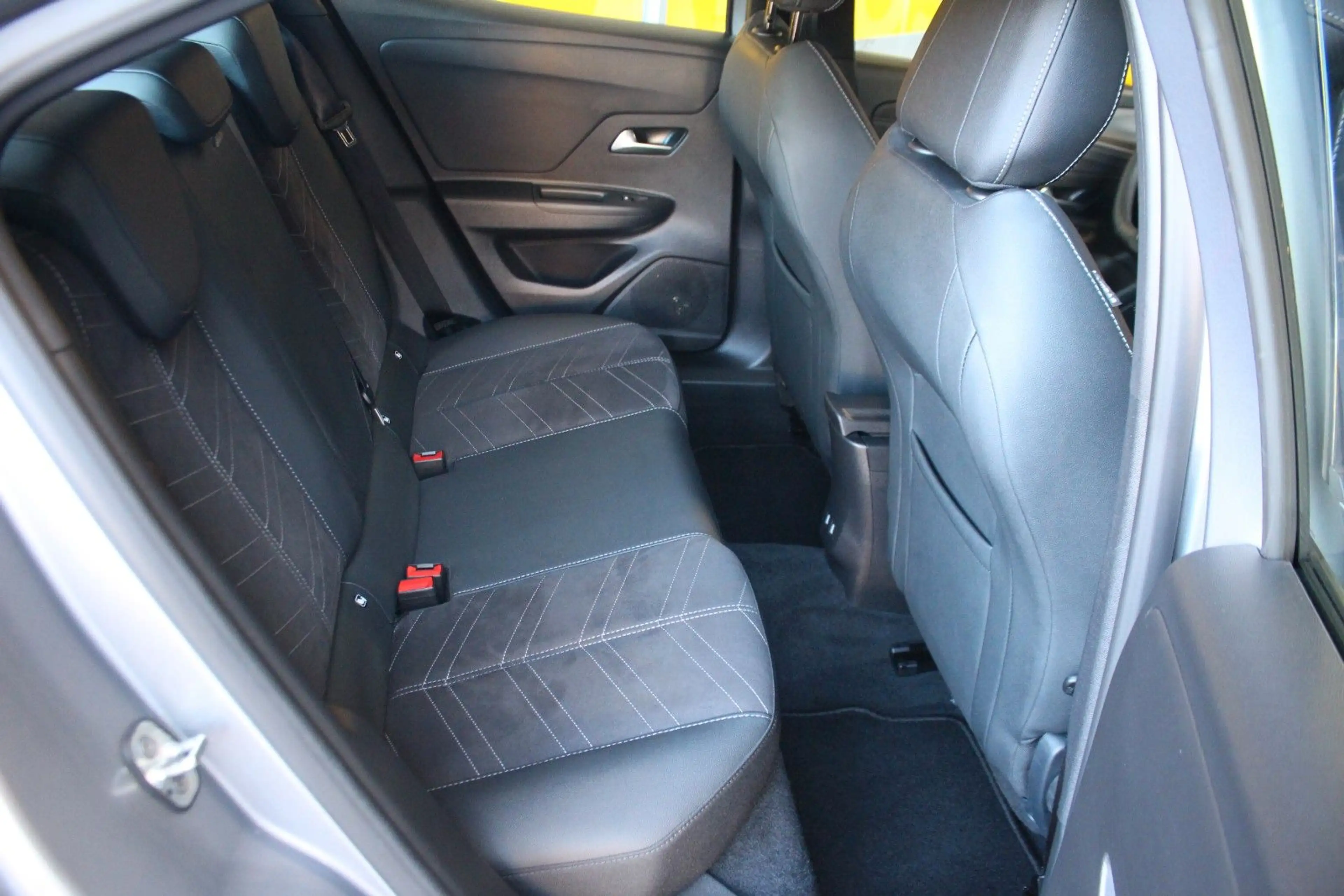 Opel Mokka e Elegance Alcantara Massage Kamera LED — photo 13