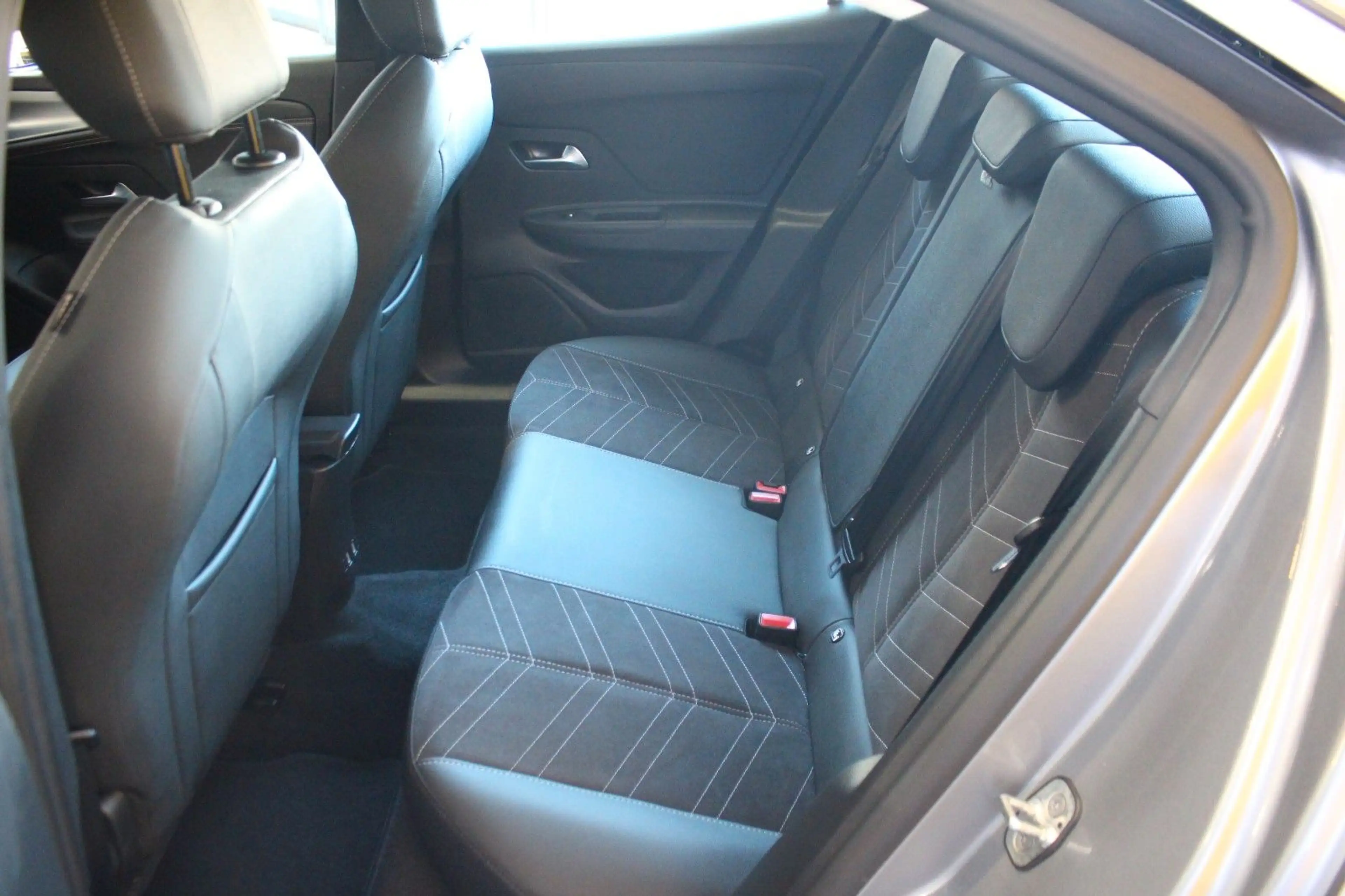 Opel Mokka e Elegance Alcantara Massage Kamera LED — photo 8