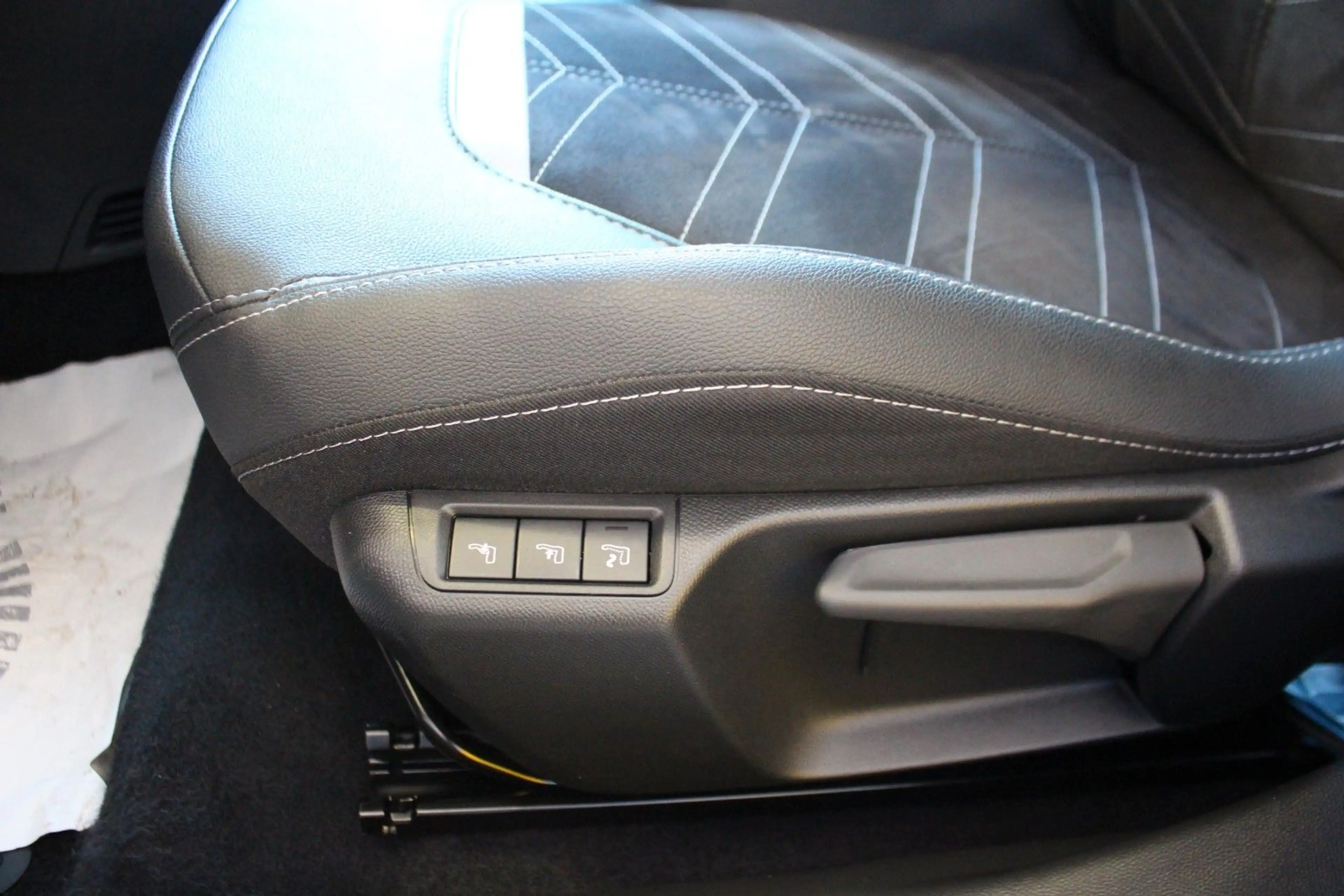 Opel Mokka e Elegance Alcantara Massage Kamera LED — photo 7