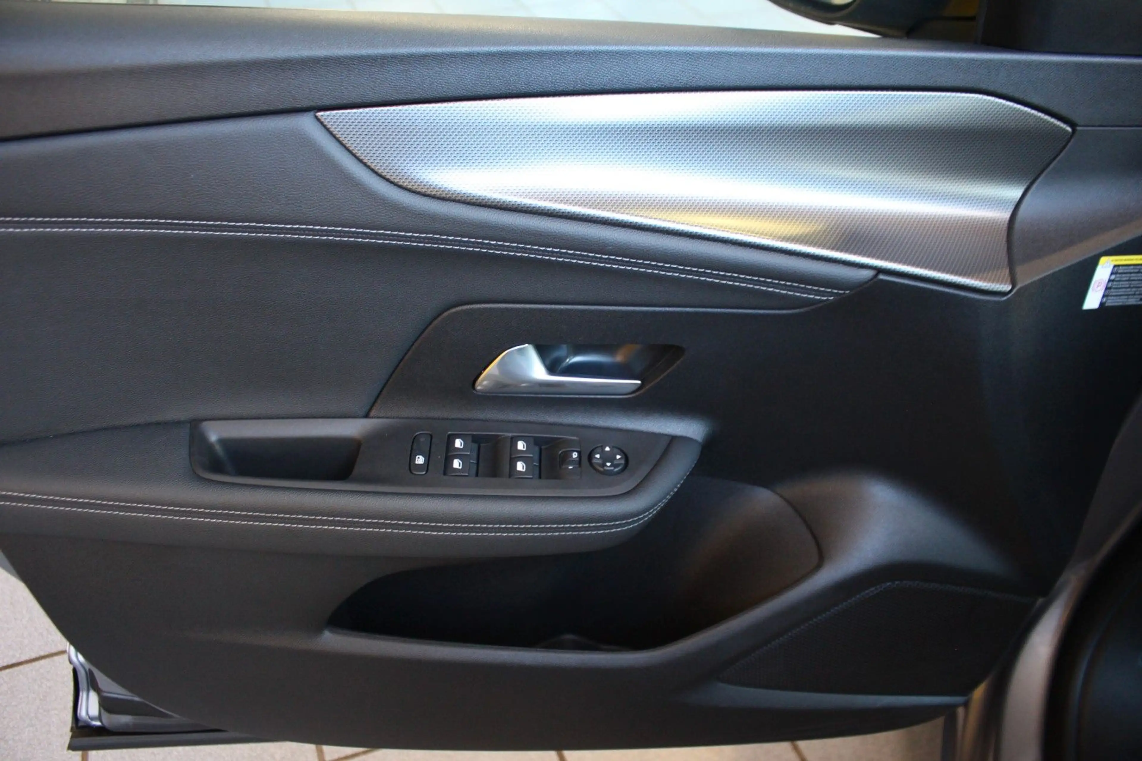 Opel Mokka e Elegance Alcantara Massage Kamera LED — photo 14