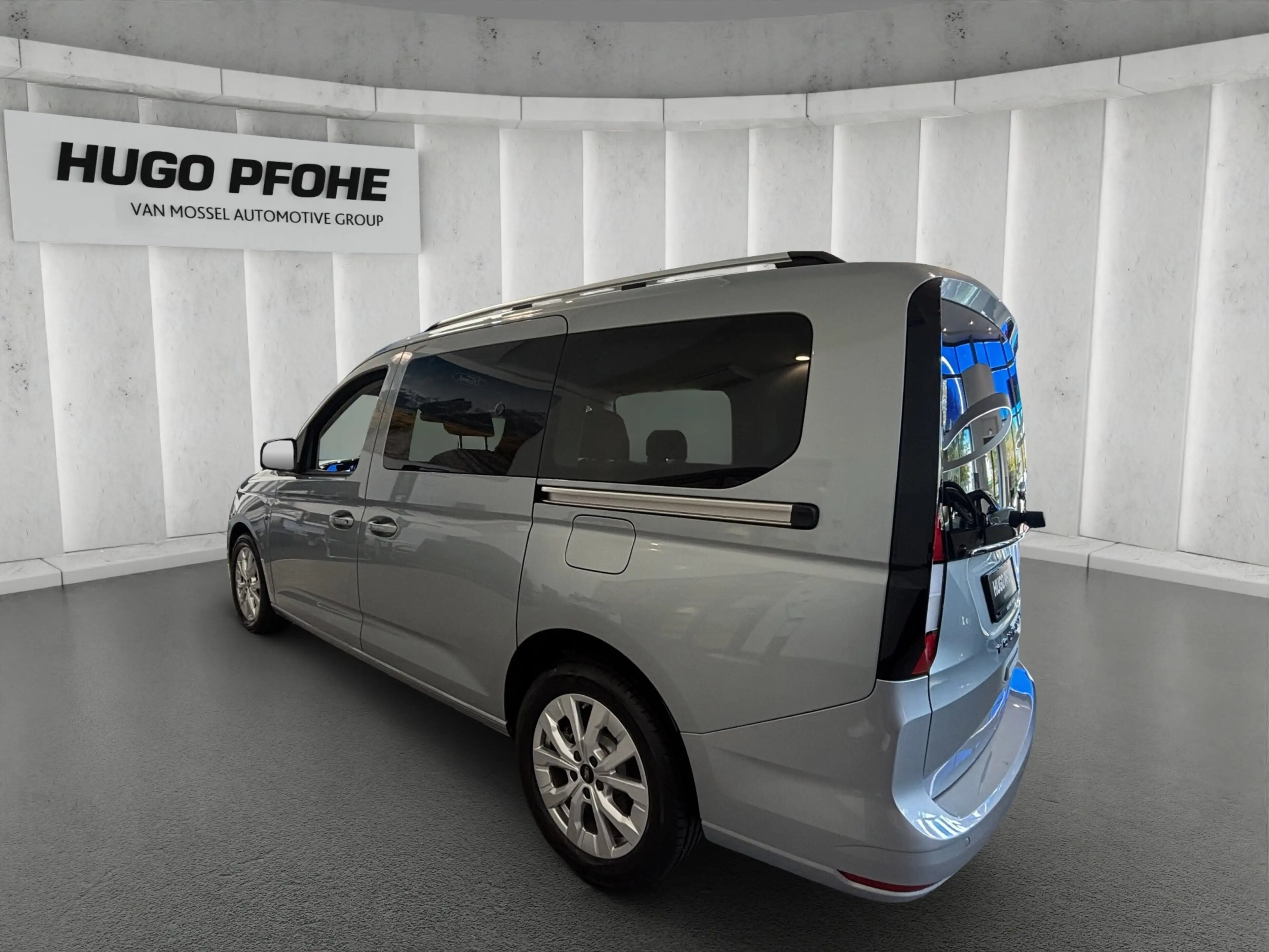Ford Grand Tourneo Connect L2 Titanium 2.0 EcoBlue 90kW Automatik Hot — photo 3