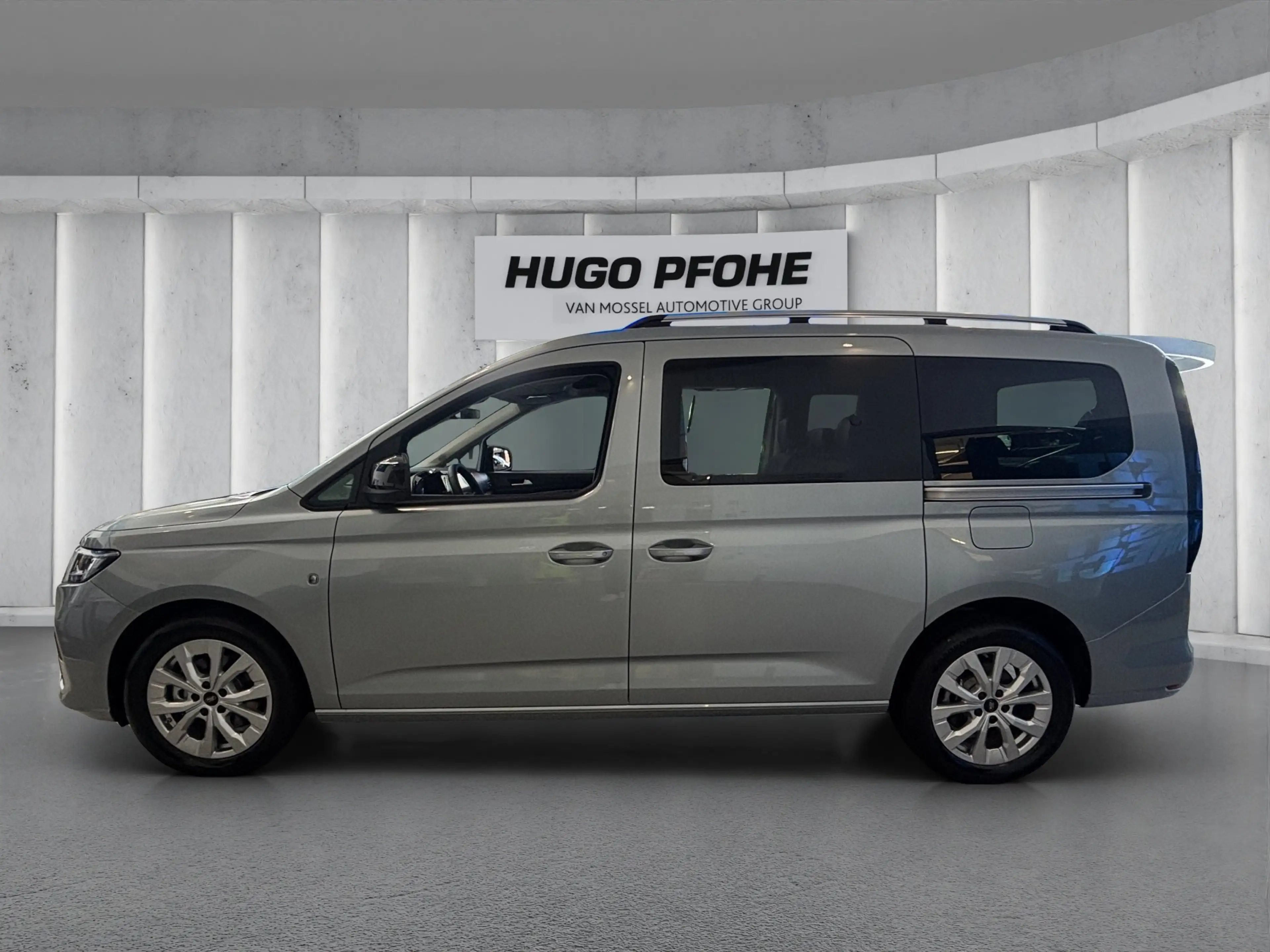 Ford Grand Tourneo Connect L2 Titanium 2.0 EcoBlue 90kW Automatik Hot — photo 2