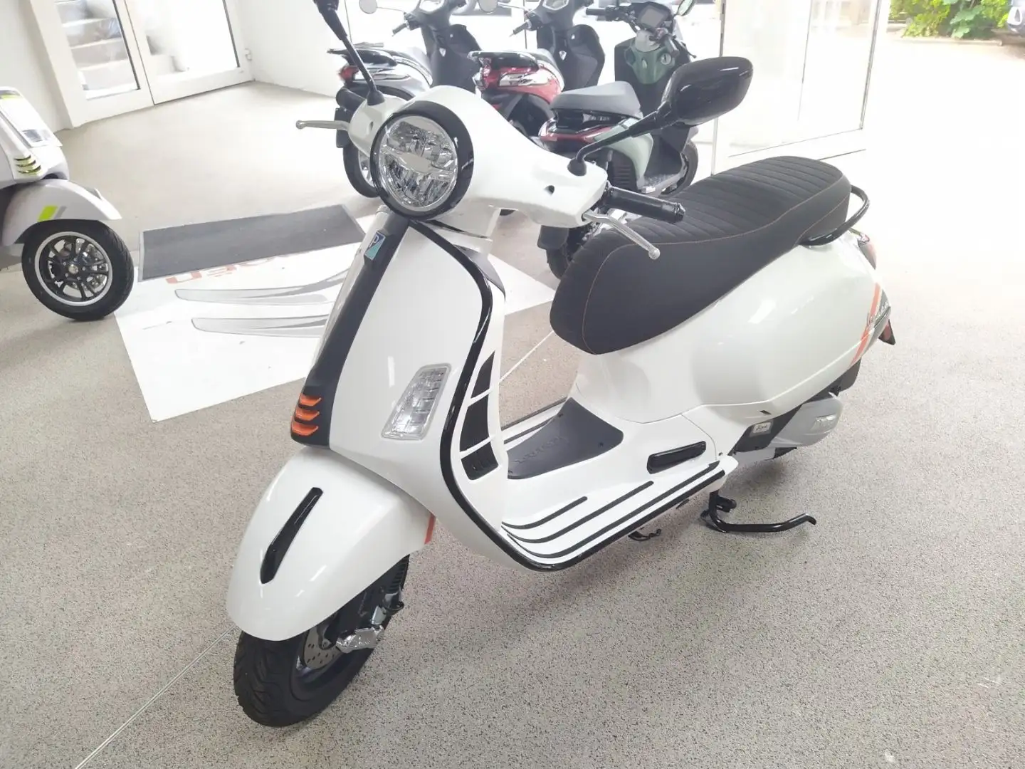 Vespa GTS 125 Supersport E5+ Blue,Weiss ab 6090 Euro Blu/Azzurro - 2