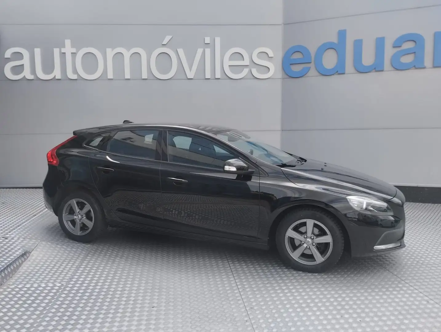 Volvo V40 D2 120 Negro - 1