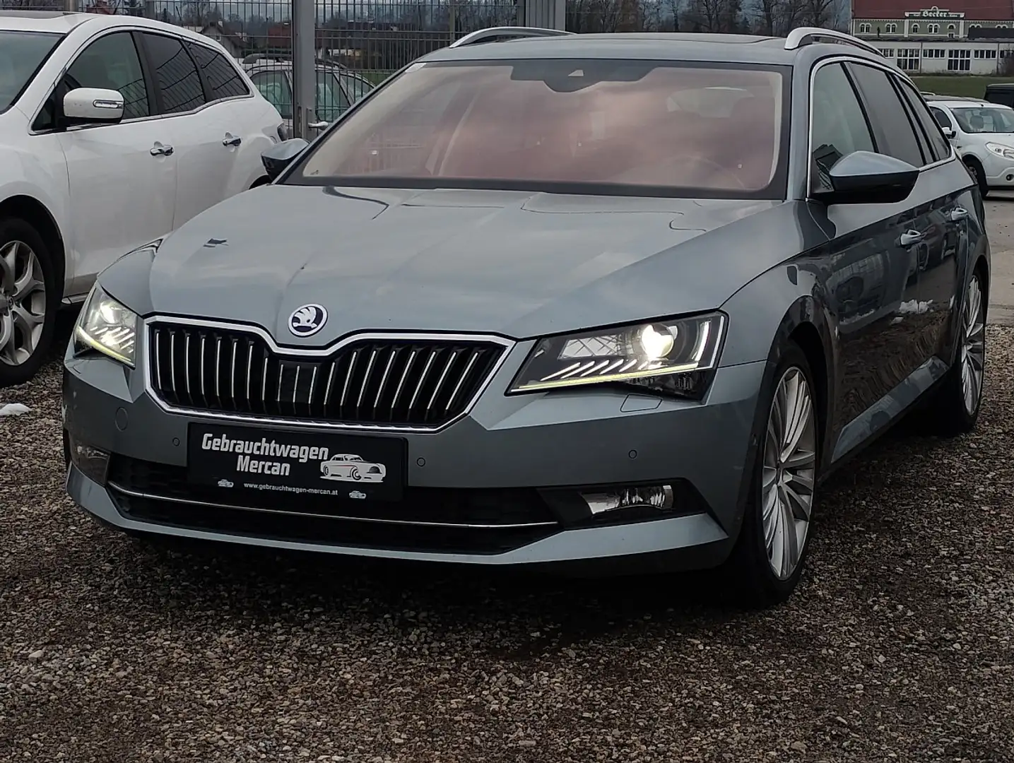 Skoda Superb Kombi 2,0 TDI Style DSG Gris - 1