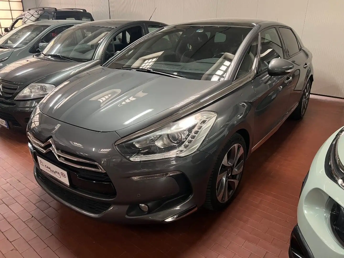 DS Automobiles DS 5 2.0 HDi 160 aut. Chic Šedá - 1