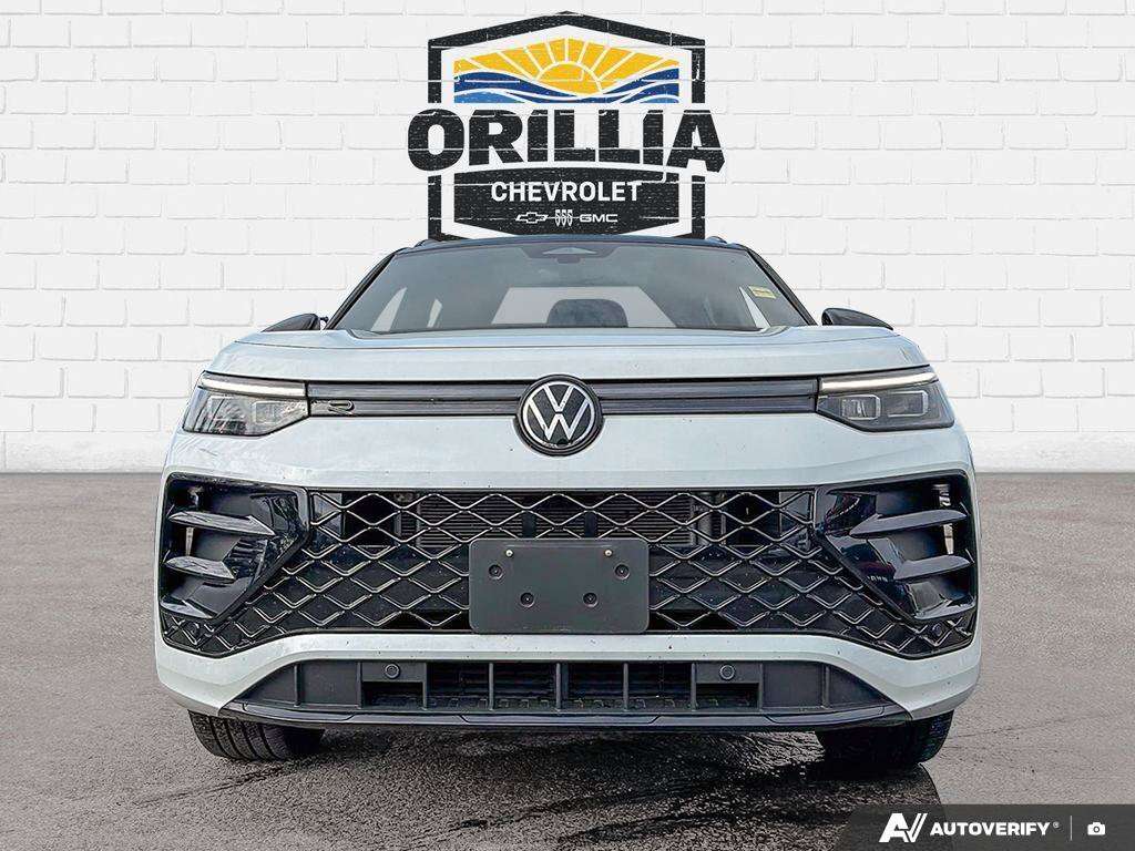 2025 Volkswagen Tiguan Comfortline R-Line Black Edition | Moonroof | Turb — снимка 1
