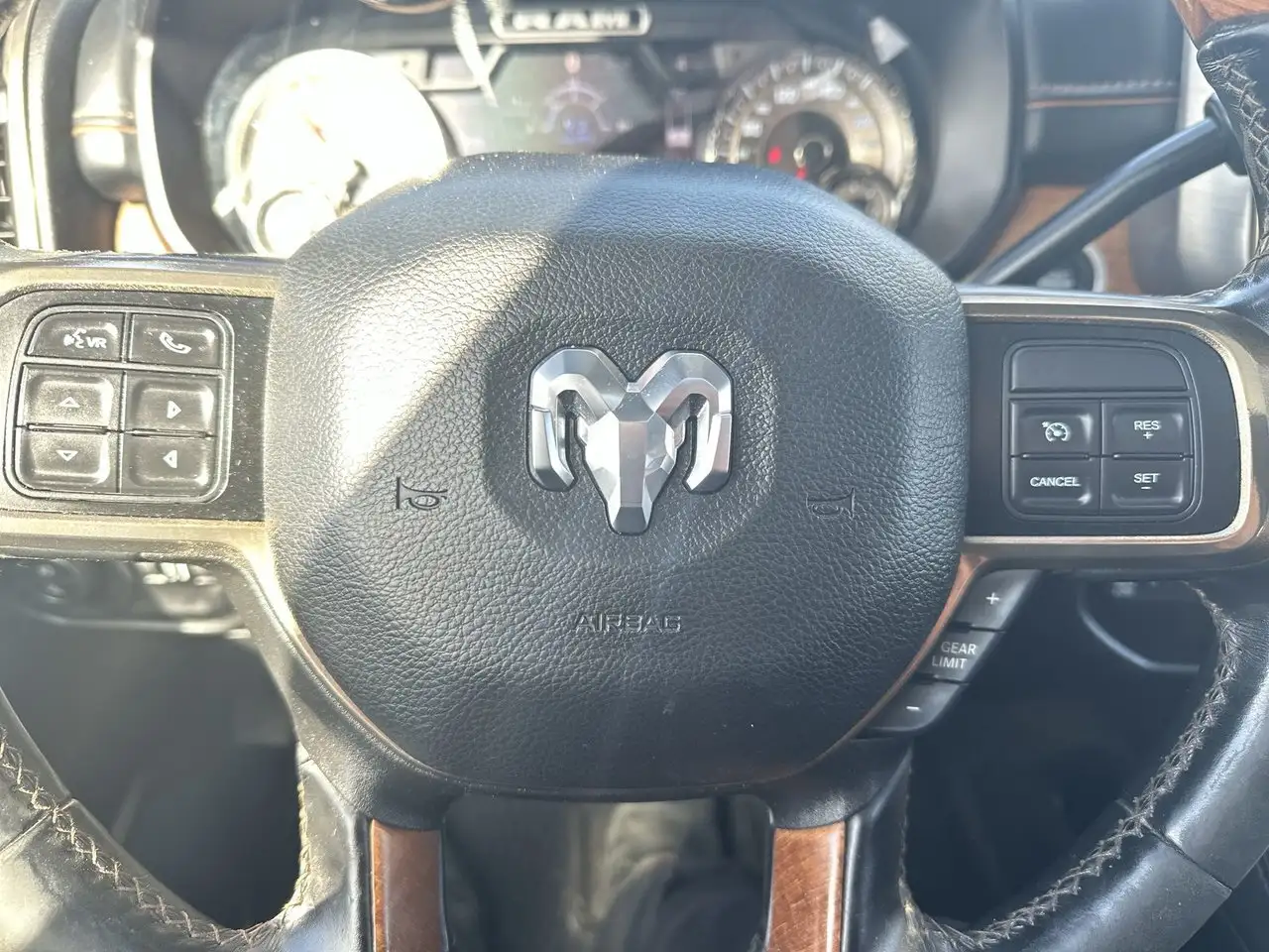 RAM 2500 снимка RAM 2500