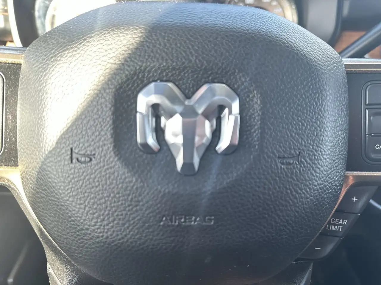 RAM 2500 снимка RAM 2500