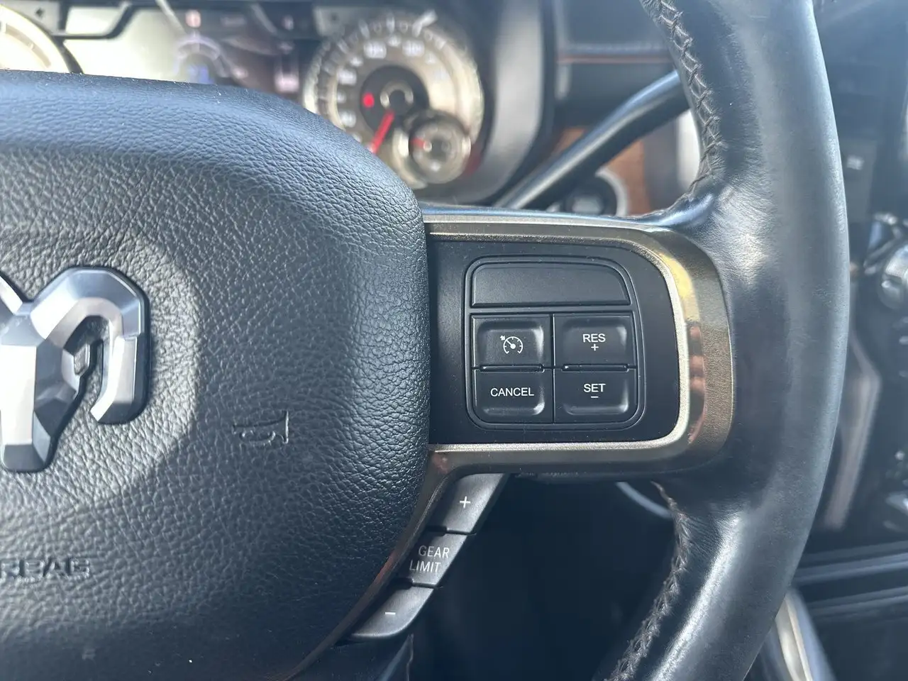 RAM 2500 снимка RAM 2500