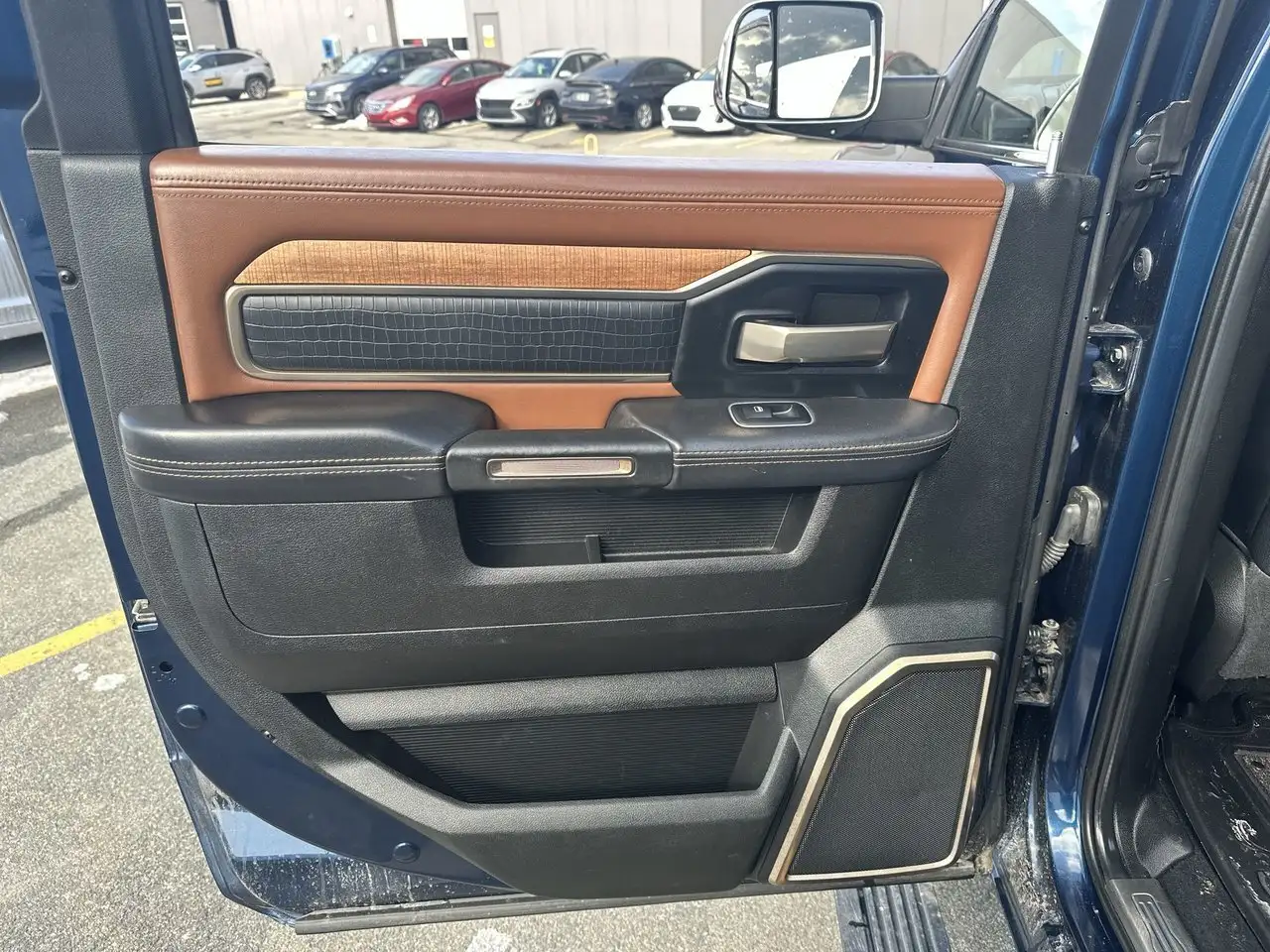 RAM 2500 снимка RAM 2500