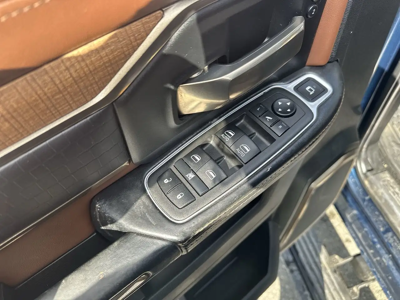 RAM 2500 снимка RAM 2500