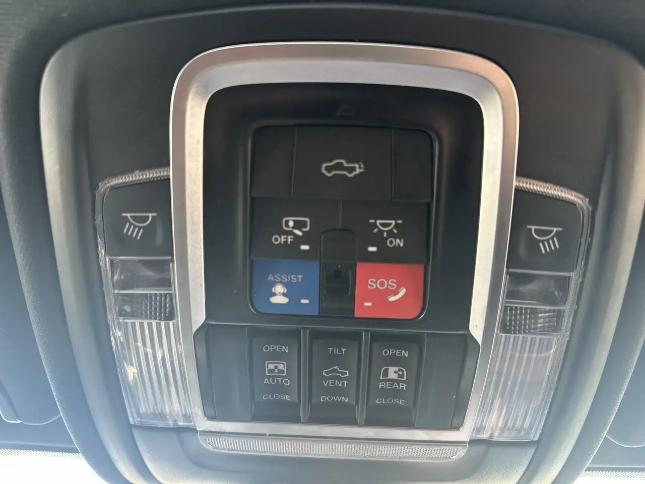 RAM 2500 снимка RAM 2500