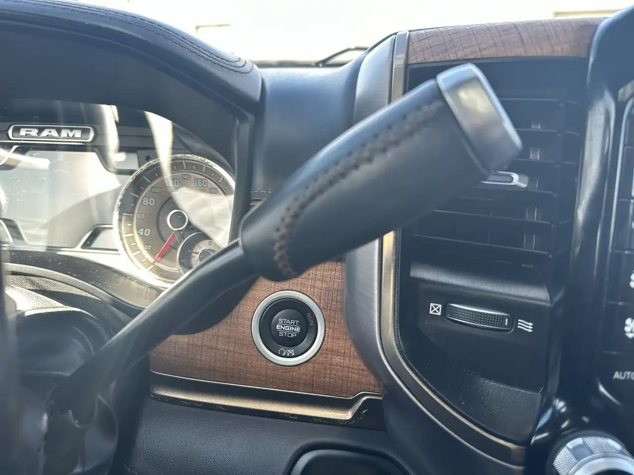 RAM 2500 снимка RAM 2500