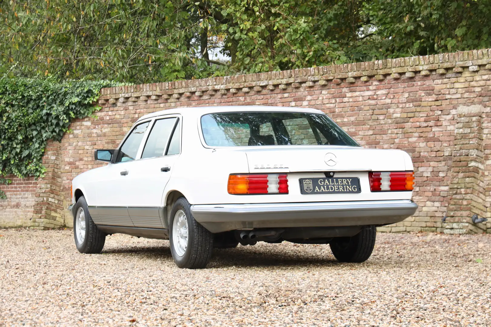 Mercedes-Benz 380 SEL "Less than 13.000 miles" In remarkable "as new Wit - 2