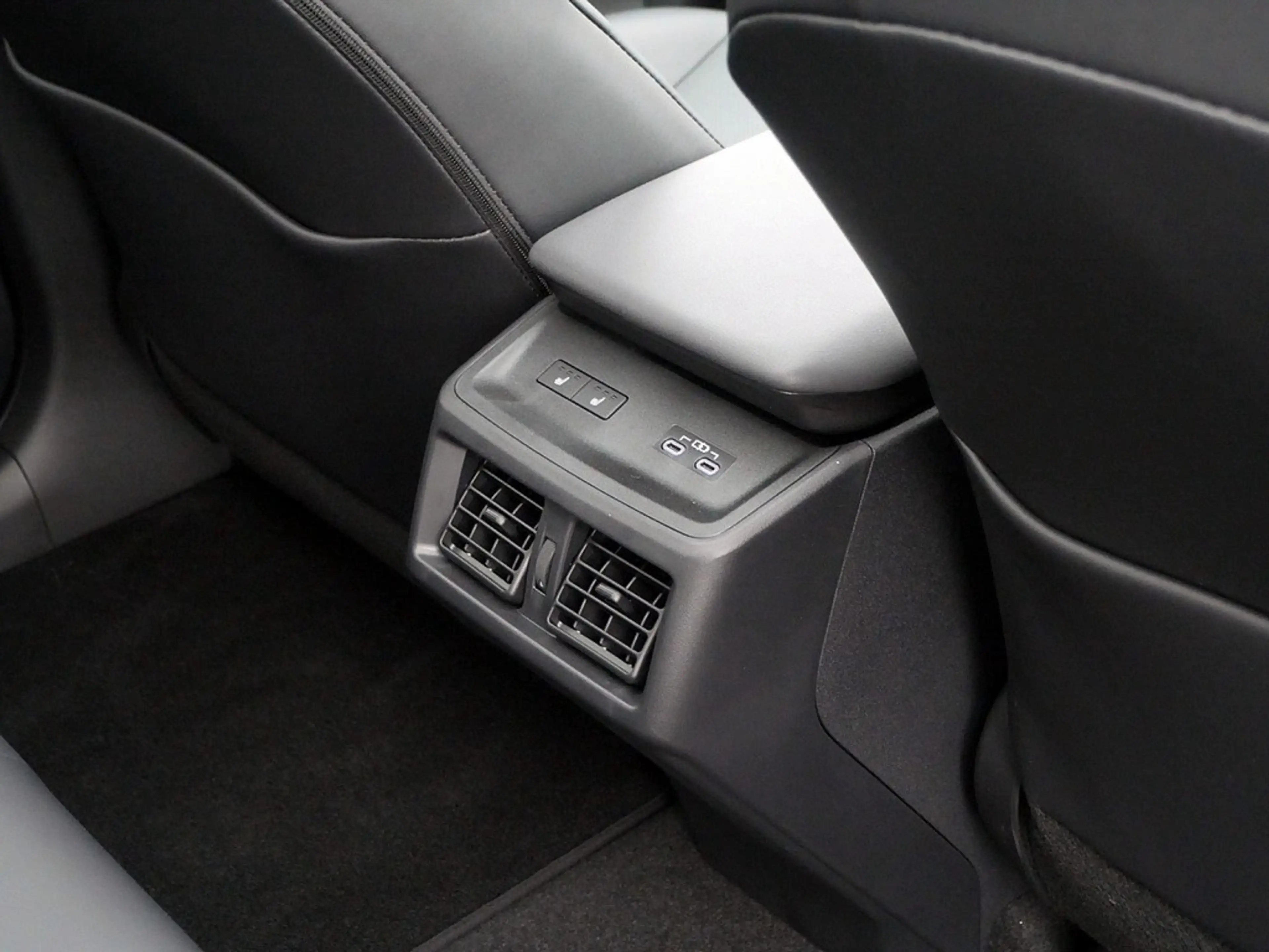 Toyota bZ4X FWD Lounge FACEL. PANO MATRIX-LED 360° — photo 12