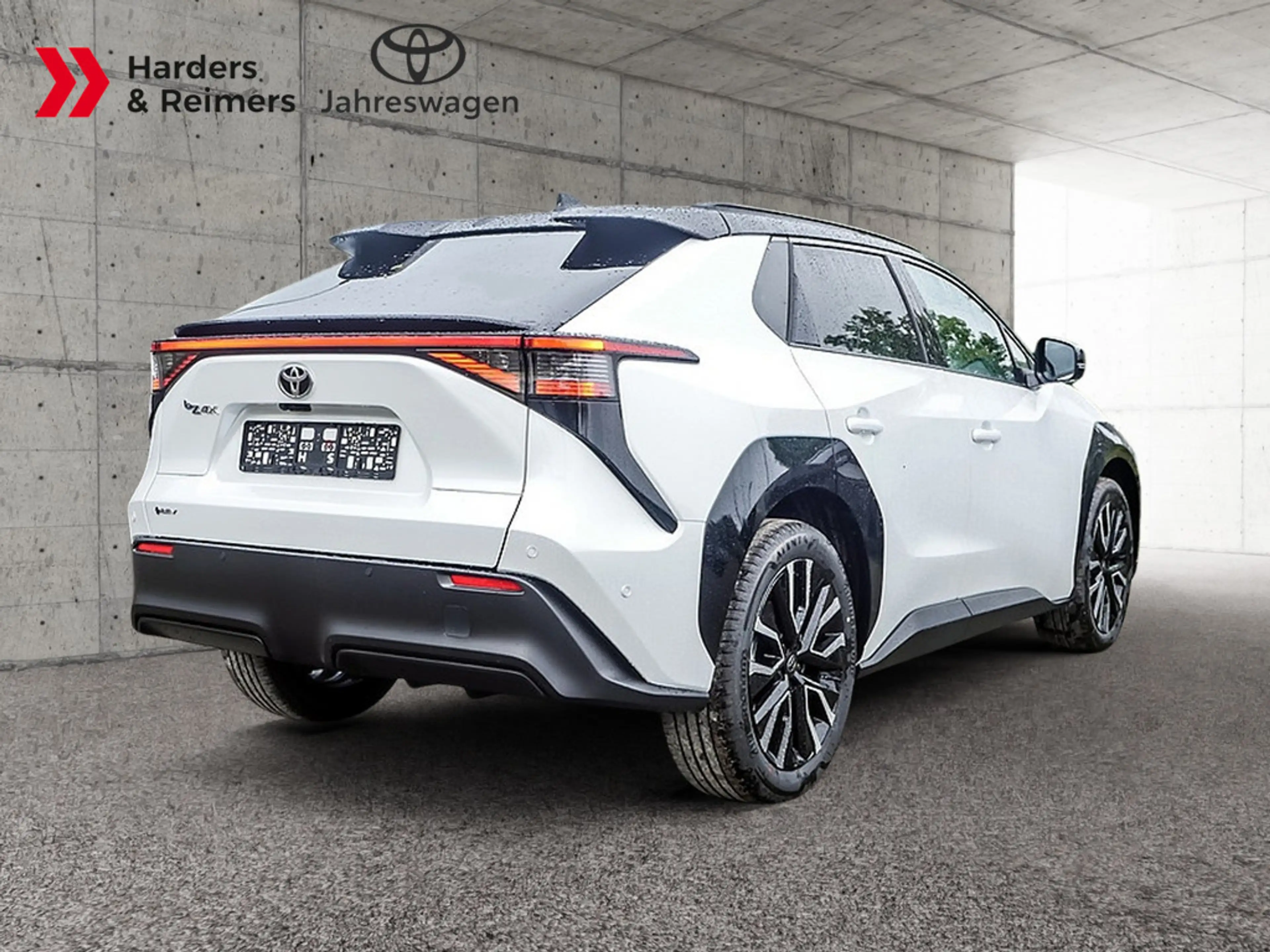 Toyota bZ4X FWD Lounge FACEL. PANO MATRIX-LED 360° — photo 6