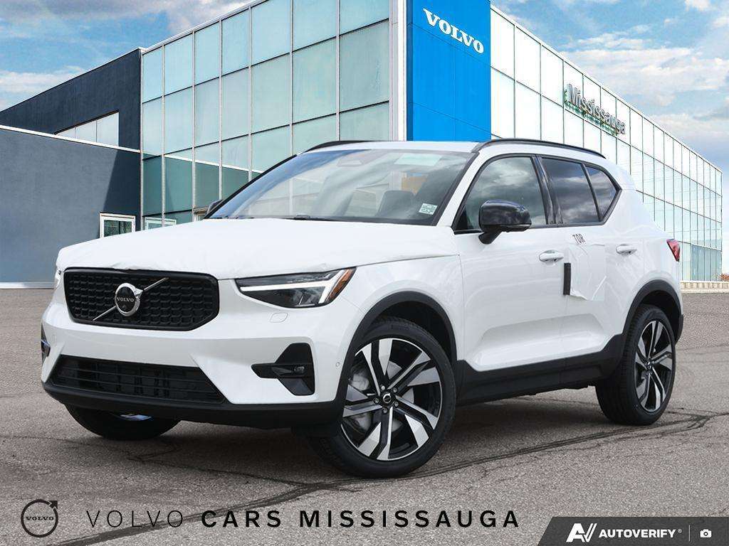 2026 Volvo XC40 B5 AWD Plus Dark Theme