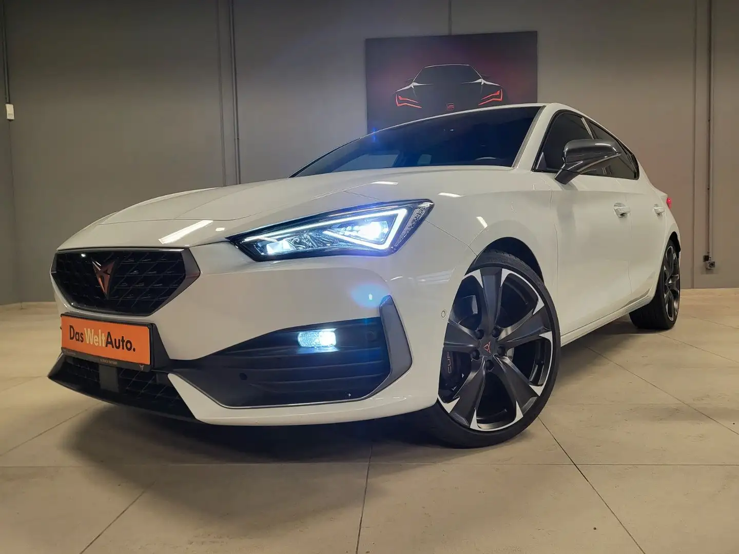 CUPRA Leon "VZ" 2.0 TSI DSG *Beats*Navig.*Sitzh.*Kam.* Weiß - 2