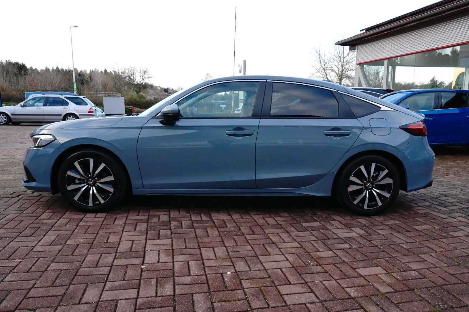 Honda Civic 2.0  Hybrid e:HEV Elegance Šedá - 2