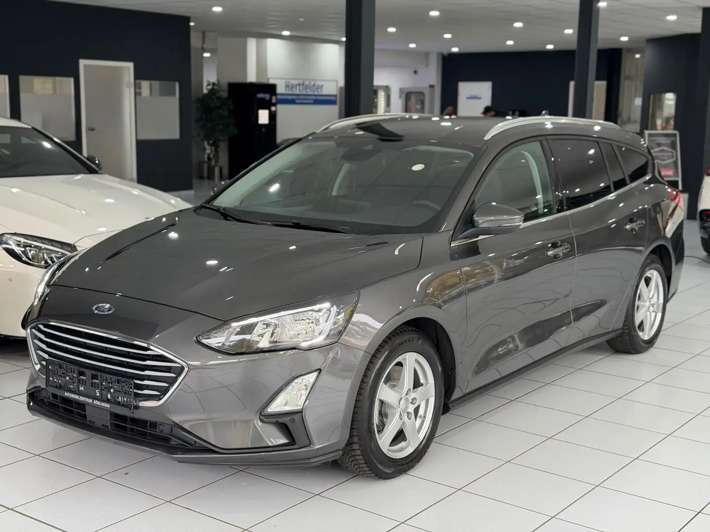 Ford Focus Turnier C&C*CARPLAY*NAVI*SITZ-H*PARK-ASSIS Gris - 1