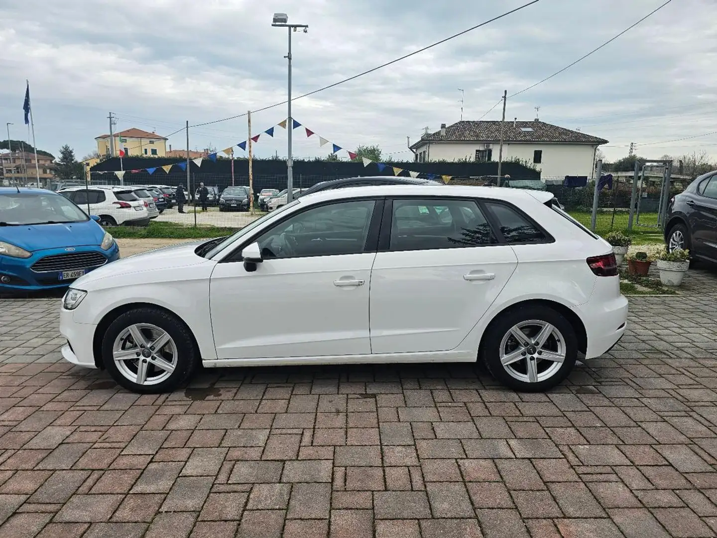 Audi A3 SPB 35 TDI S tronic Business Blanc - 2