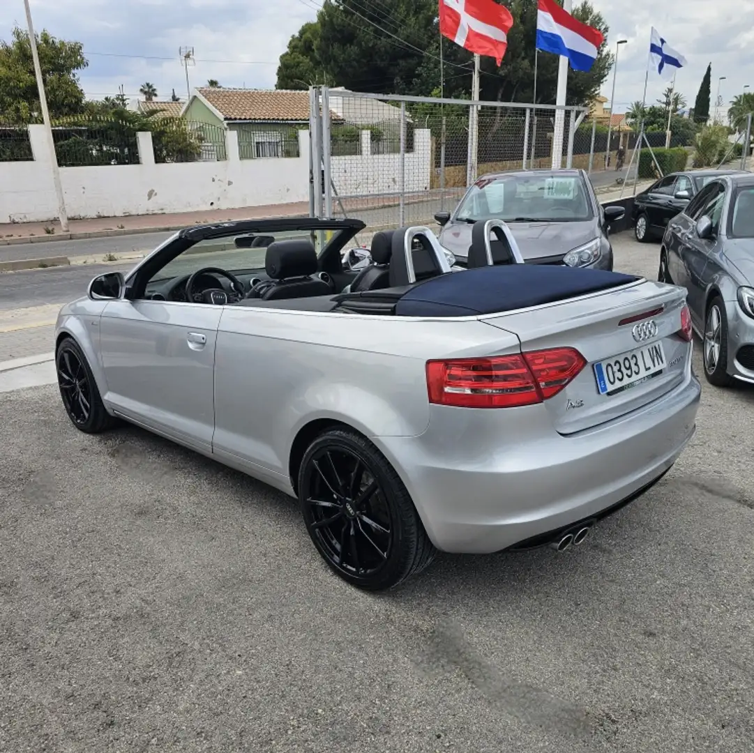 Audi A3 Cabrio 2.0TDI Attraction S-Tronic DPF Gris - 2