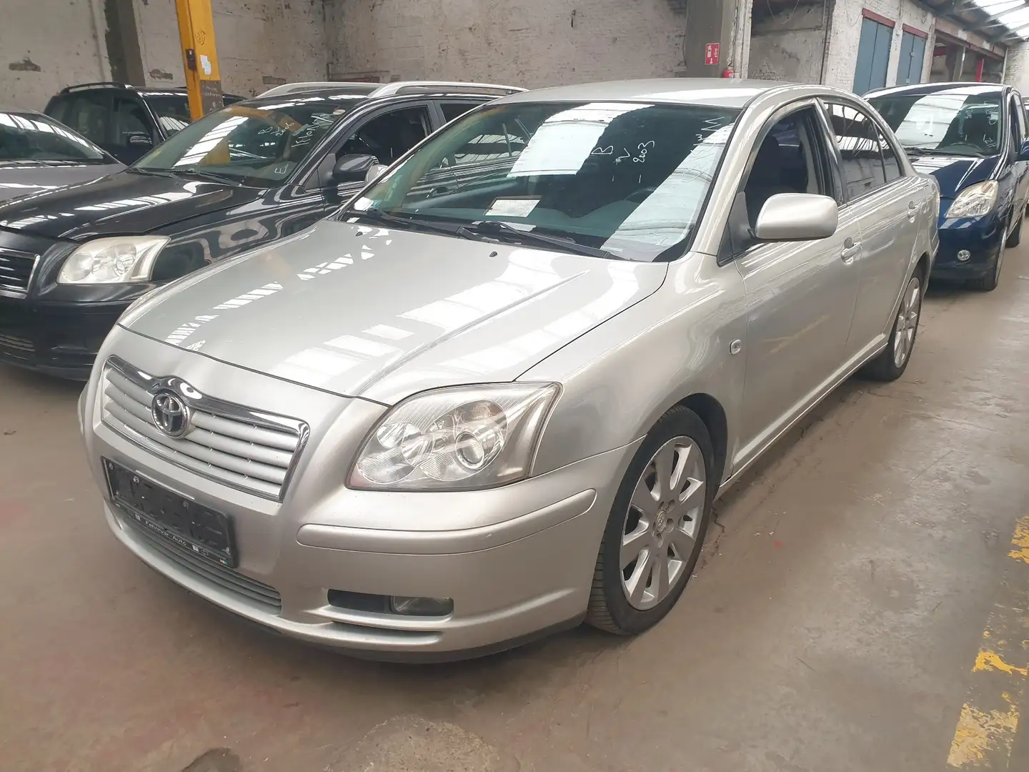 Toyota Avensis 1.8i VVT-i 16v Linea Luna Grijs - 1