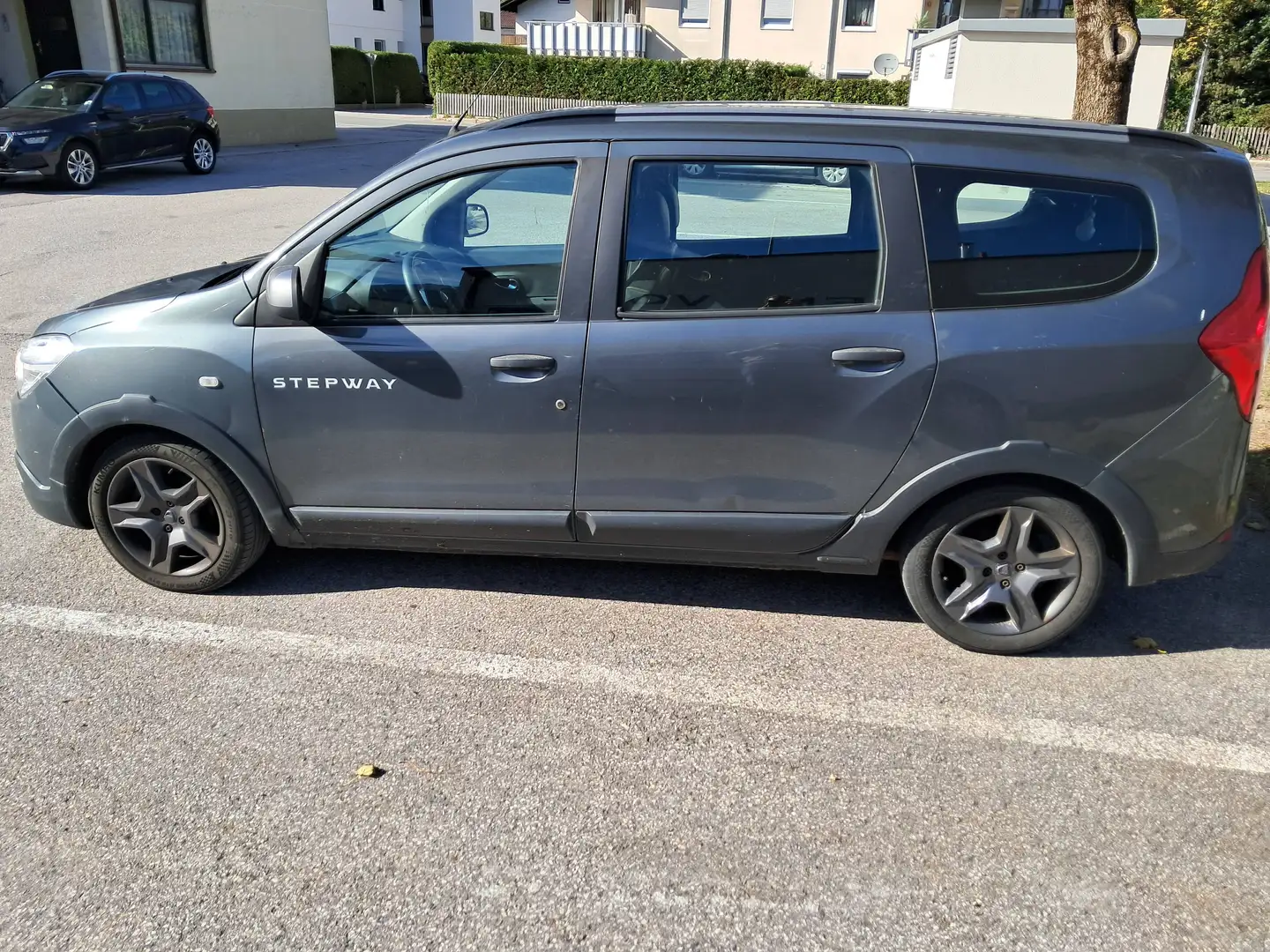 Dacia Lodgy Lodgy Stepway Sensation dCi 110 S Grau - 1