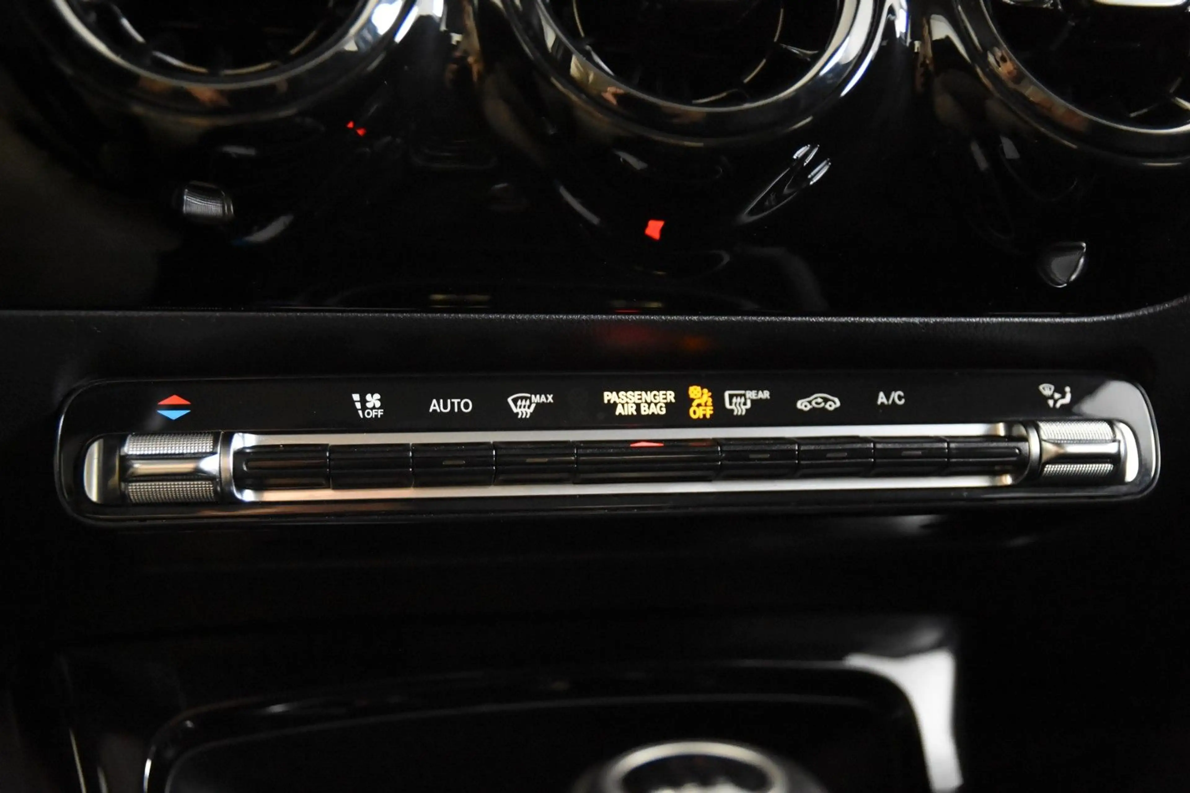 Mercedes-Benz A 180 *1.Hand*Navi*SHZ*Kamera* — photo 11