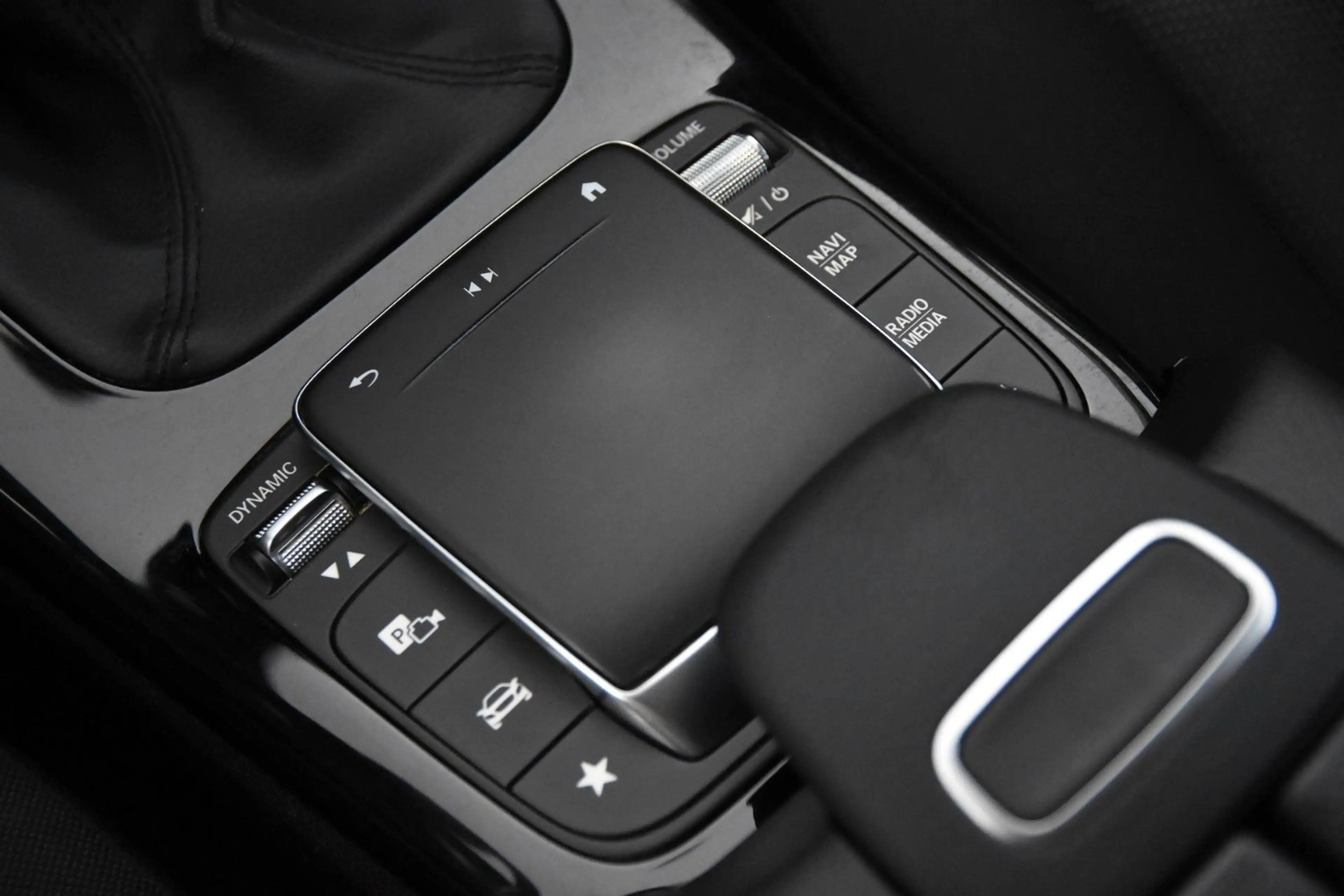 Mercedes-Benz A 180 *1.Hand*Navi*SHZ*Kamera* — photo 12