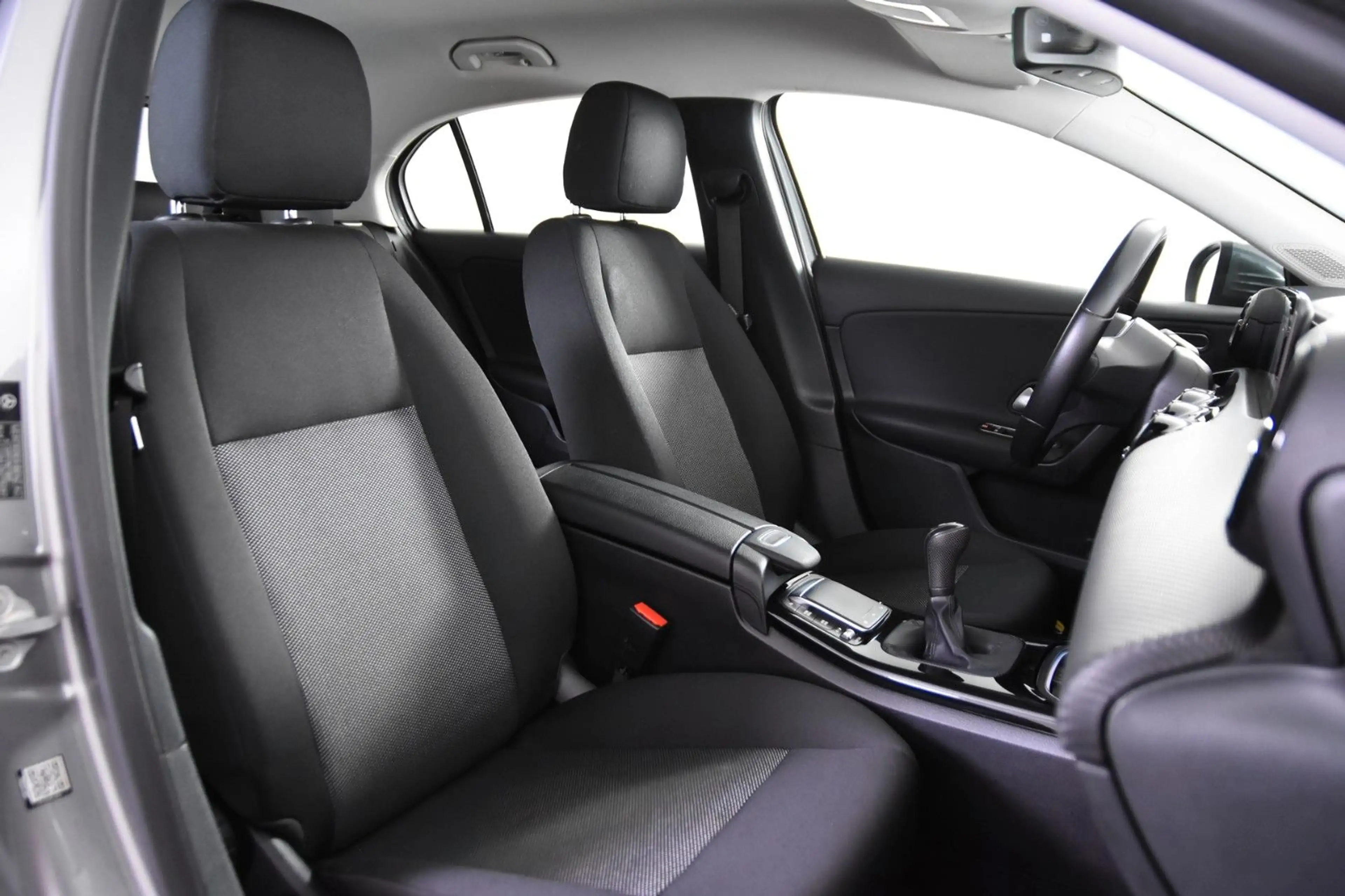 Mercedes-Benz A 180 *1.Hand*Navi*SHZ*Kamera* — photo 3