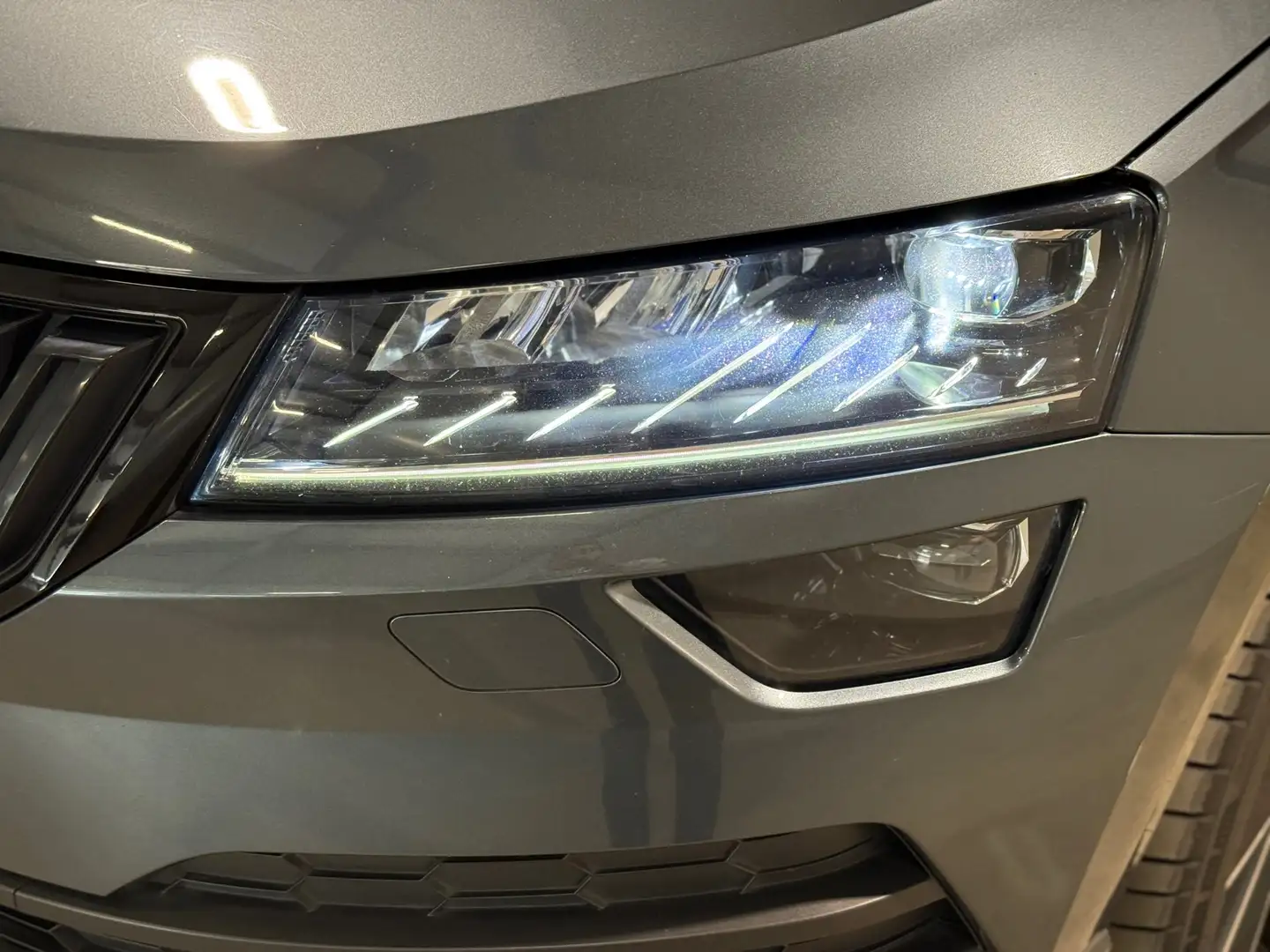 Skoda Karoq 1.5 TSI ACT Sportline Business 2020 Grijs - 2